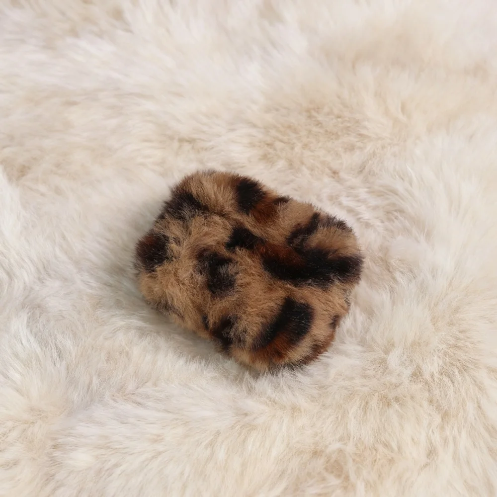 حافظة واقية لسماعات الرأس بطبعة الفهد من القطيفة اللطيفة لأجهزة AirPods 4/3/2 Pro/2/4، حافظة واقية لطيفة وشعبية مقاومة للصدمات