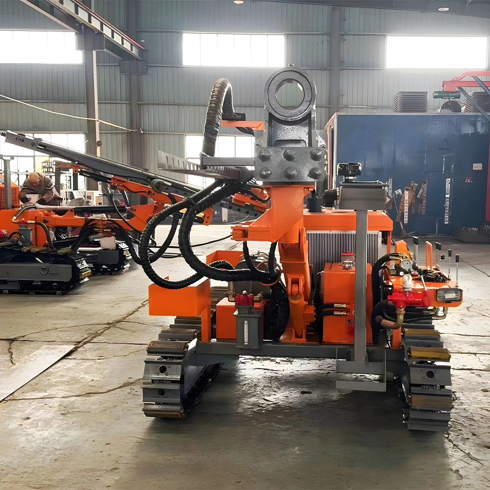 Perforatrice a prezzo di fabbrica, impianto di perforazione DTH Martello superiore idraulico Foro per sabbiatura Impianto di perforazione con coclea elevata