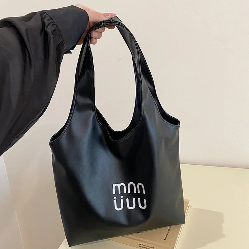 حقيبة يد عصرية محمولة باليد النسخة الكورية من حقيبة فتاة بسيطة وجميلة تحت الإبط 2025 حقيبة كتف جوكر صيفية جديدة #1