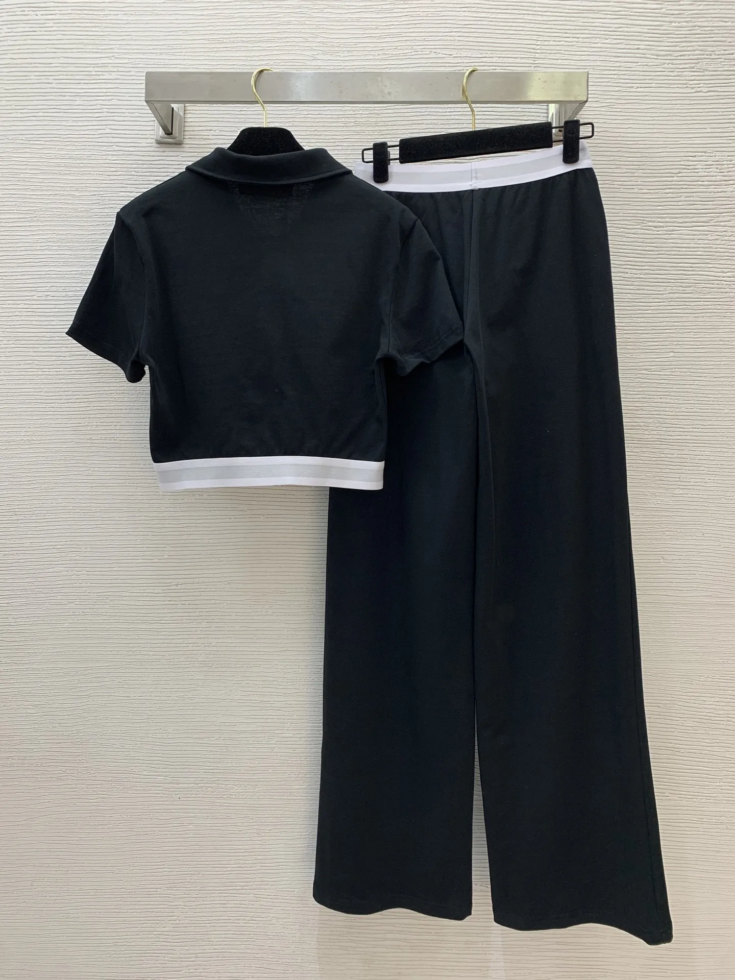 

2025 Fashion Casual Two-piece Suit Button Placket Polo Neck Cropped Top Web Ribbon Stitching Loose Wide-leg Trousers