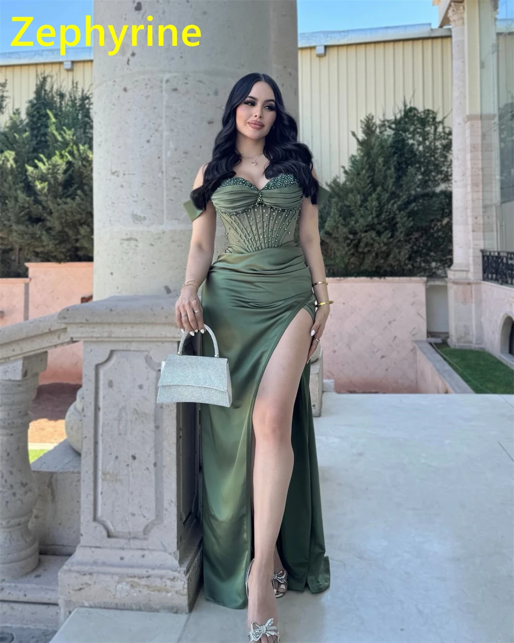 فستان سهرة من الساتان الأخضر البسيط بتصميم حورية البحر مخصص على شكل قلب كلاسيكي مكشوف الكتفين لحفلات العودة للوطن فيستدو دي فيستا