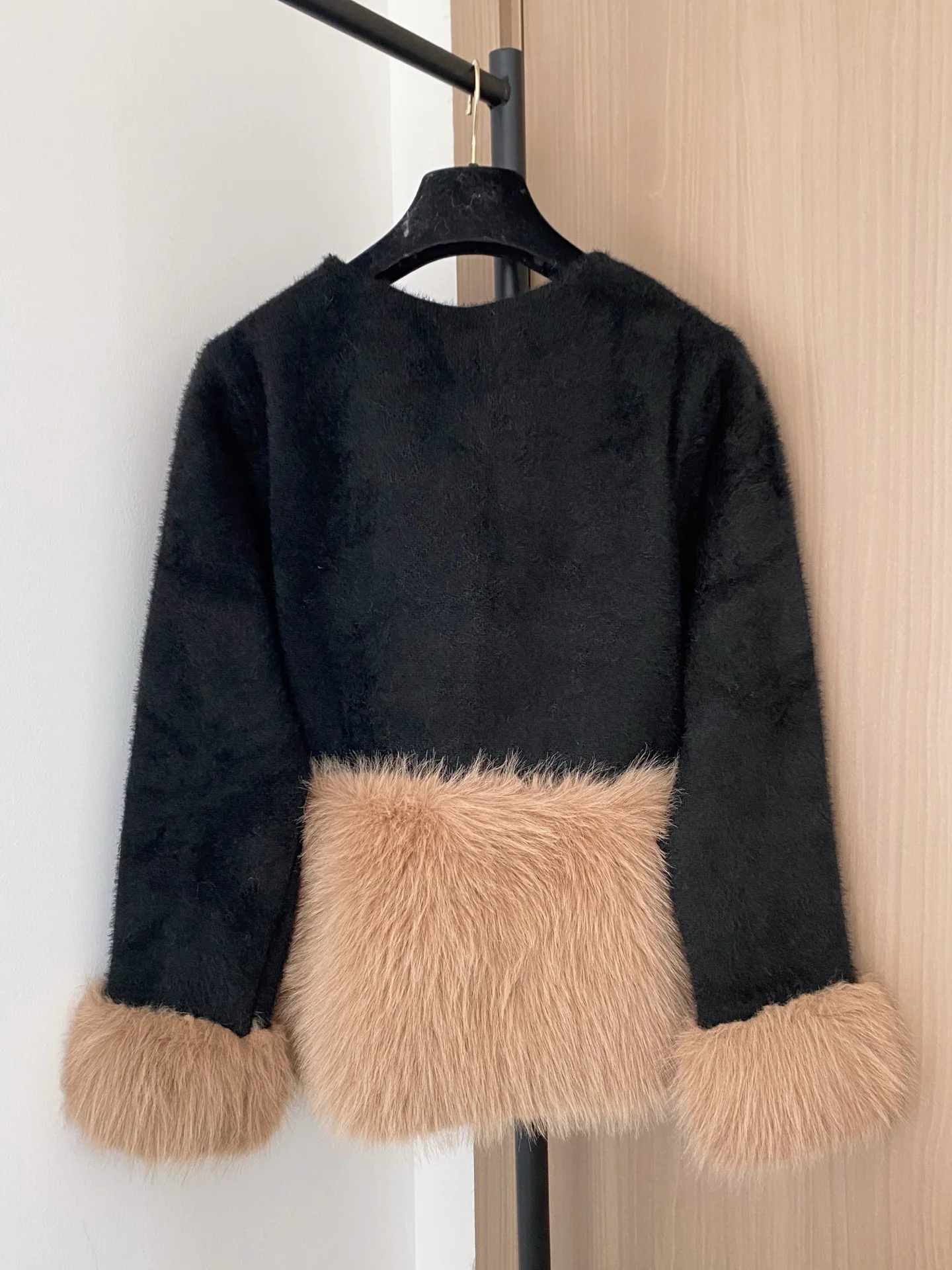 

25 Autumn/Winter New Women's Versatile with Velvet, Contrast Color Button, Thickened Temperament, Artistic Cardigan Coat