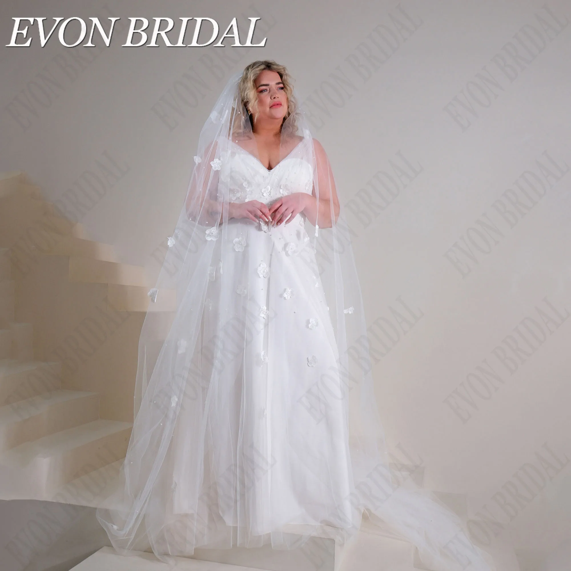 EVON BRIDAL Beading Sem Mangas Vestidos De Casamento Plus Size 2025 Noiva Duplo Decote Em V Flores Noiva Vestido De Festa A Linha Tulle CustomEVON BRIDAL Beading Vestidos de Noiva Sem Mangas Plus Size 2025 Noiva Duplo