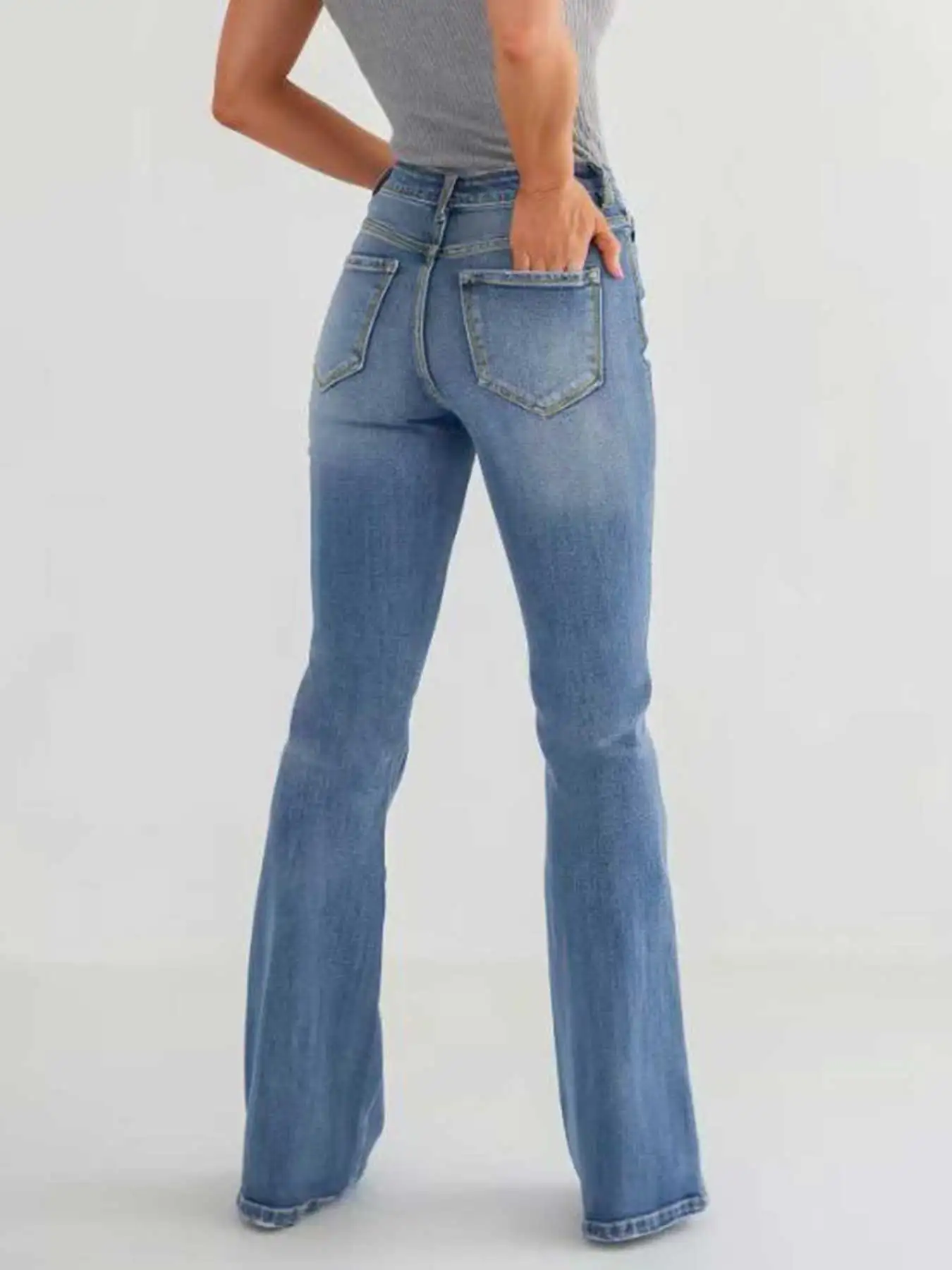 Damskie jeansy Suki o średnim stanie, krój curvy, slim bootcut