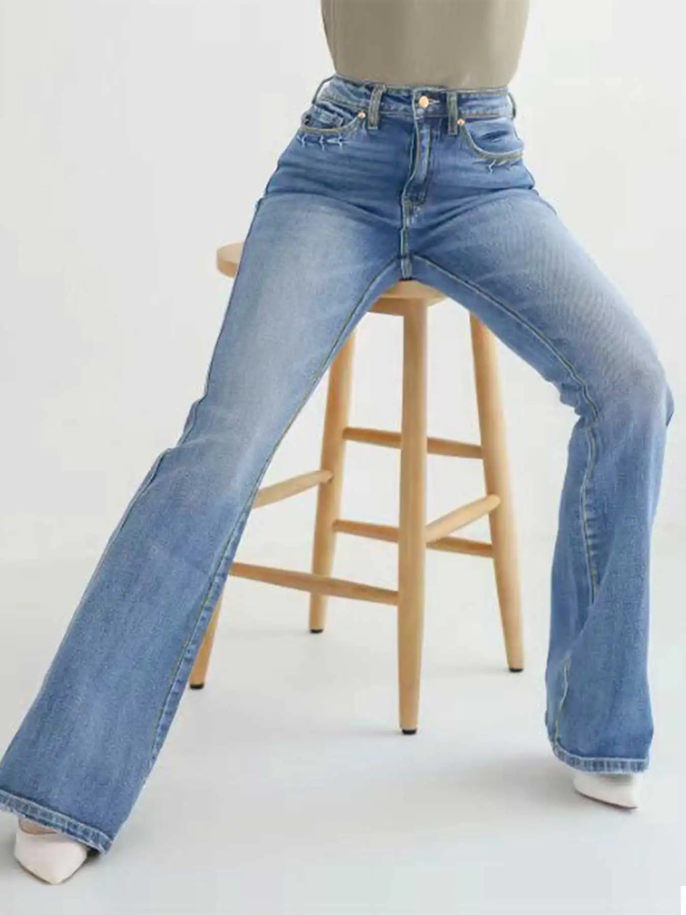 Damskie jeansy Suki o średnim stanie, krój curvy, slim bootcut