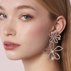 2024 Hollow Crystal Flower Earrings Imitation Pearl Dress Accessories Fashion Girl Rhinestone Dangle Earrings Designer Jewelry