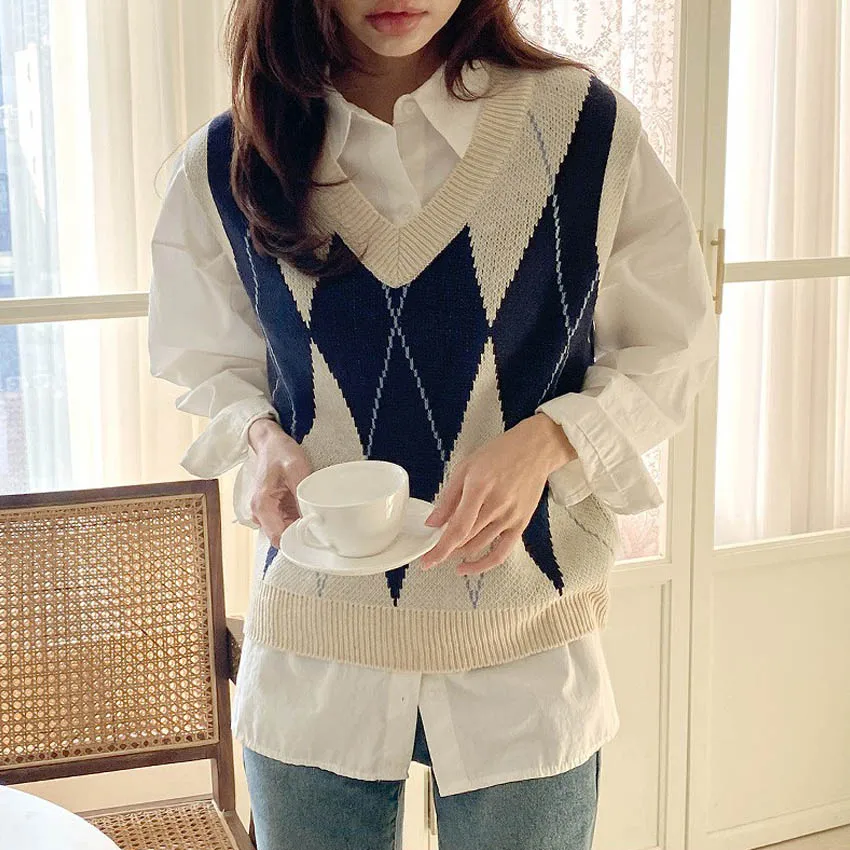 V-neck Knitwear Vest Argyle Diamond Vest Made in Korea