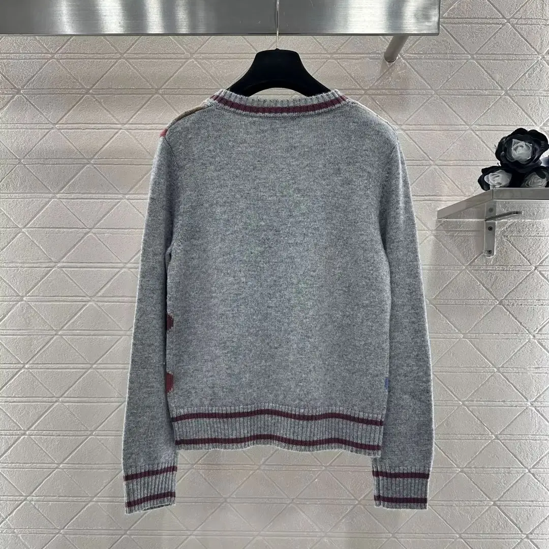 

Новые поступления 2025: вязаный пуловер с ромбовидной вышивкой, вязаный свитер из шерстяной пряжи с V-образным вырезом и прямыми плечами, вязаный шерстяной