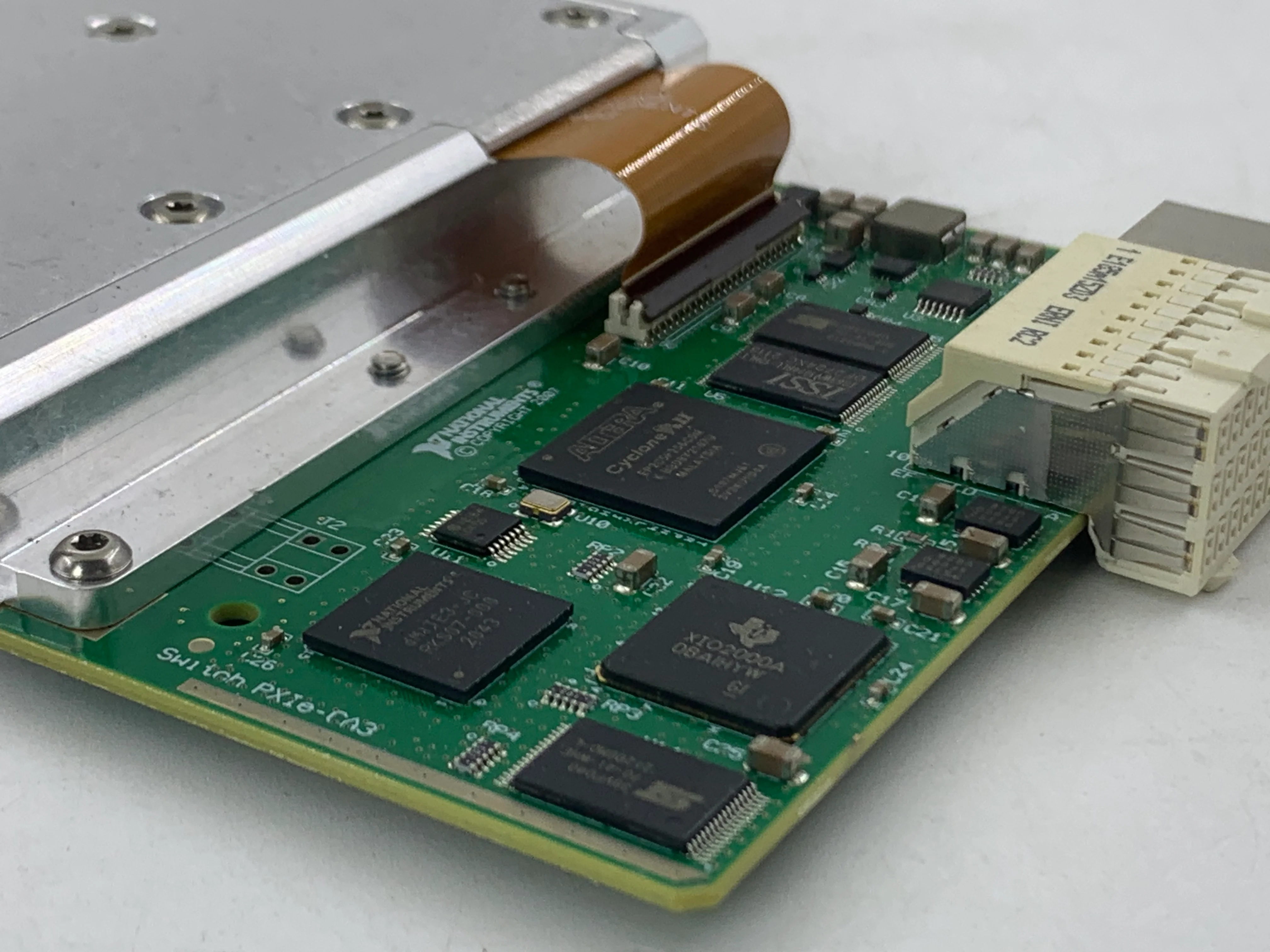 NI PXIe-2543 6.6 GHz Dual 4 × 1 Terminated Solid State Multiplexer (Dual SP4T)