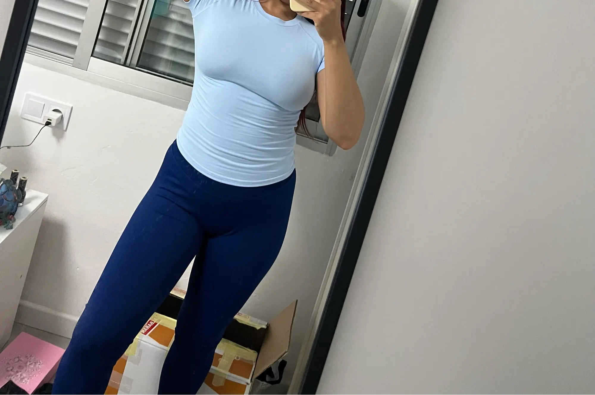 Foto de una compradora con Mallas Sculpt – Efecto Push-Up
