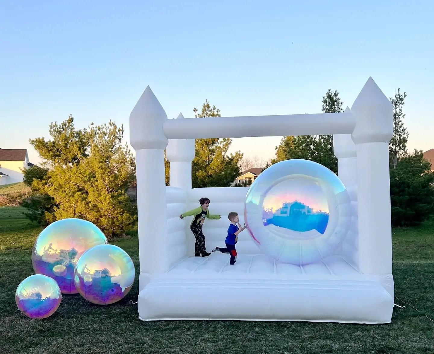 10/13 White Bounce House Castle & Inflatable Mirror Ball 6pcs Airtight Big Shiny Balls For Party & Birthday Event Decoration