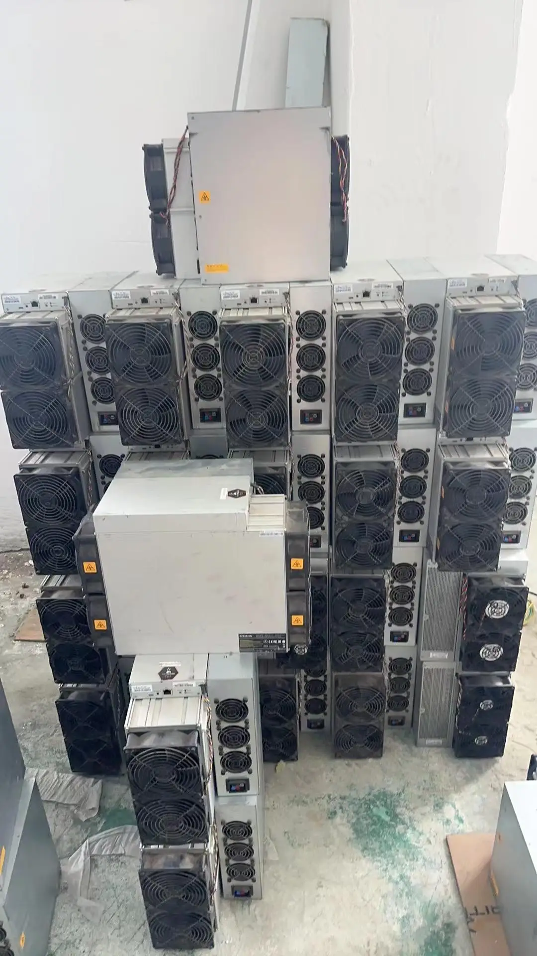 Compre 5 y obtenga 3 gratis Bitmain Antminer S21 Pro 234T 3510W SHA-256 BTC Bitcoin Mining S21 Pro 234Th Crypto Miner Aisc Miners