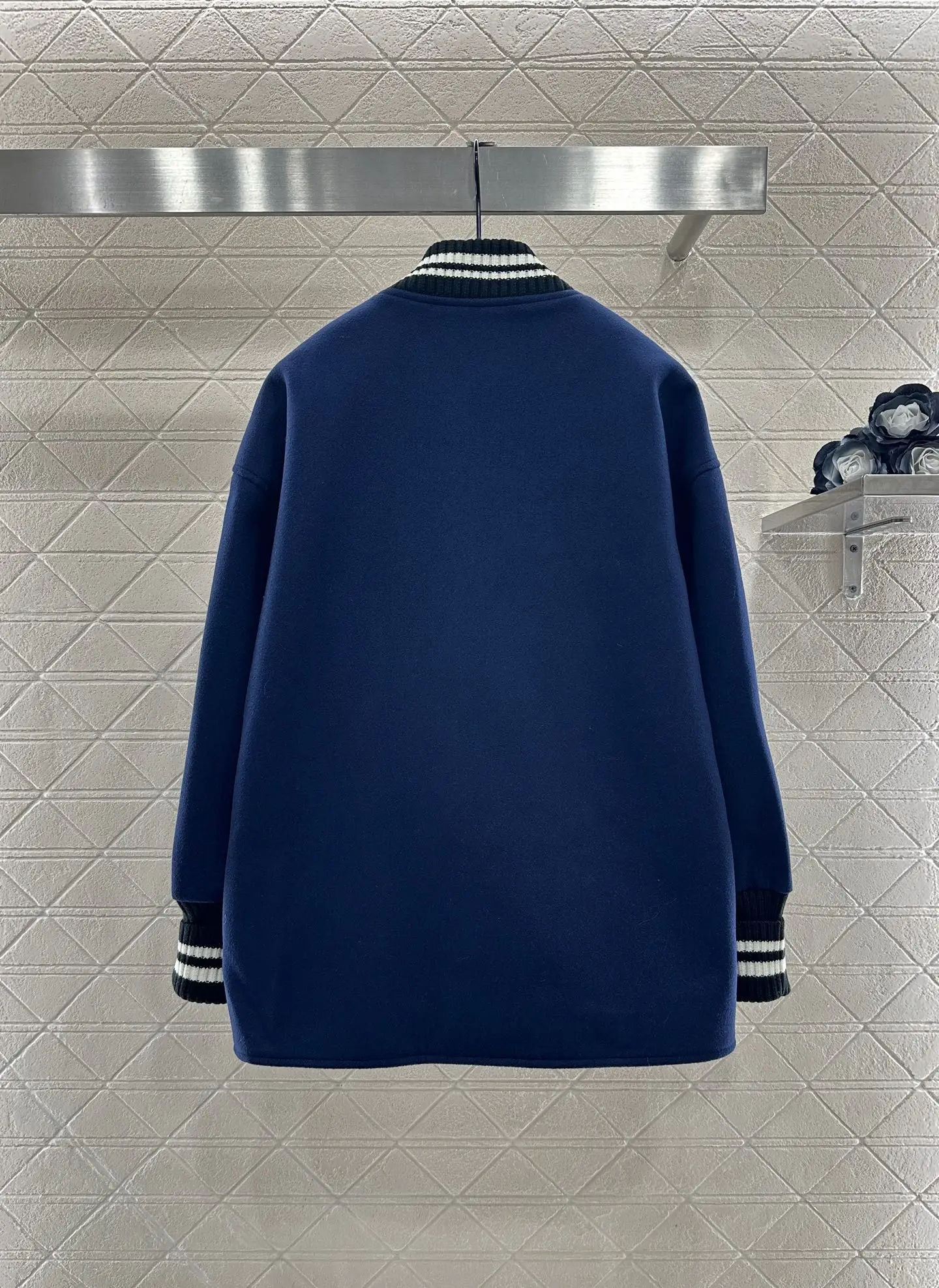 

Women's new product launched: threaded edge wrapped silhouette jacket, zipper silhouette jacket, jacket