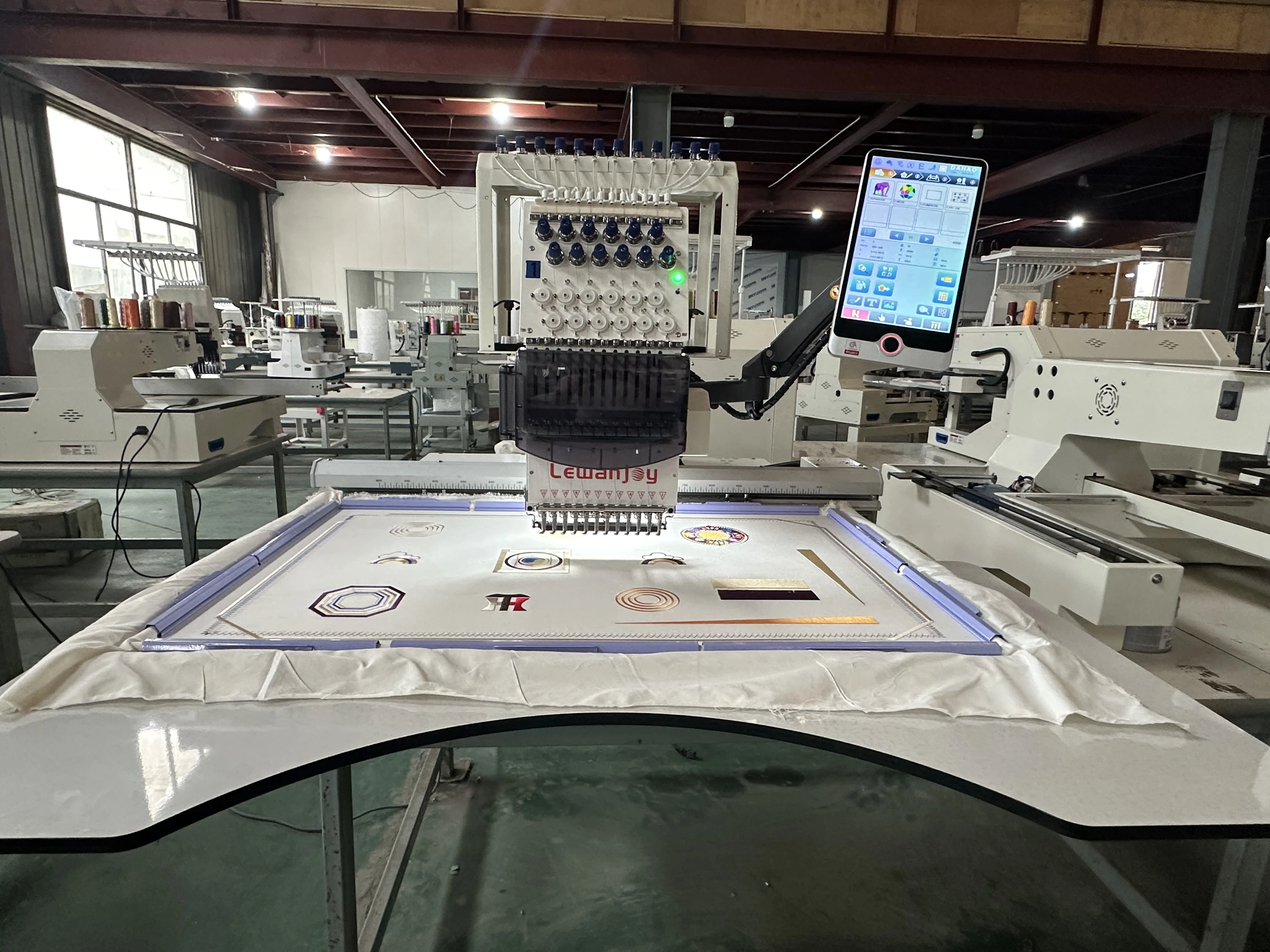 Lewanjoy Single-Head Embroidery Machine 12 Needles Computerized 350x500mm Multi-Domain Use CE Simple Design for Home or Business