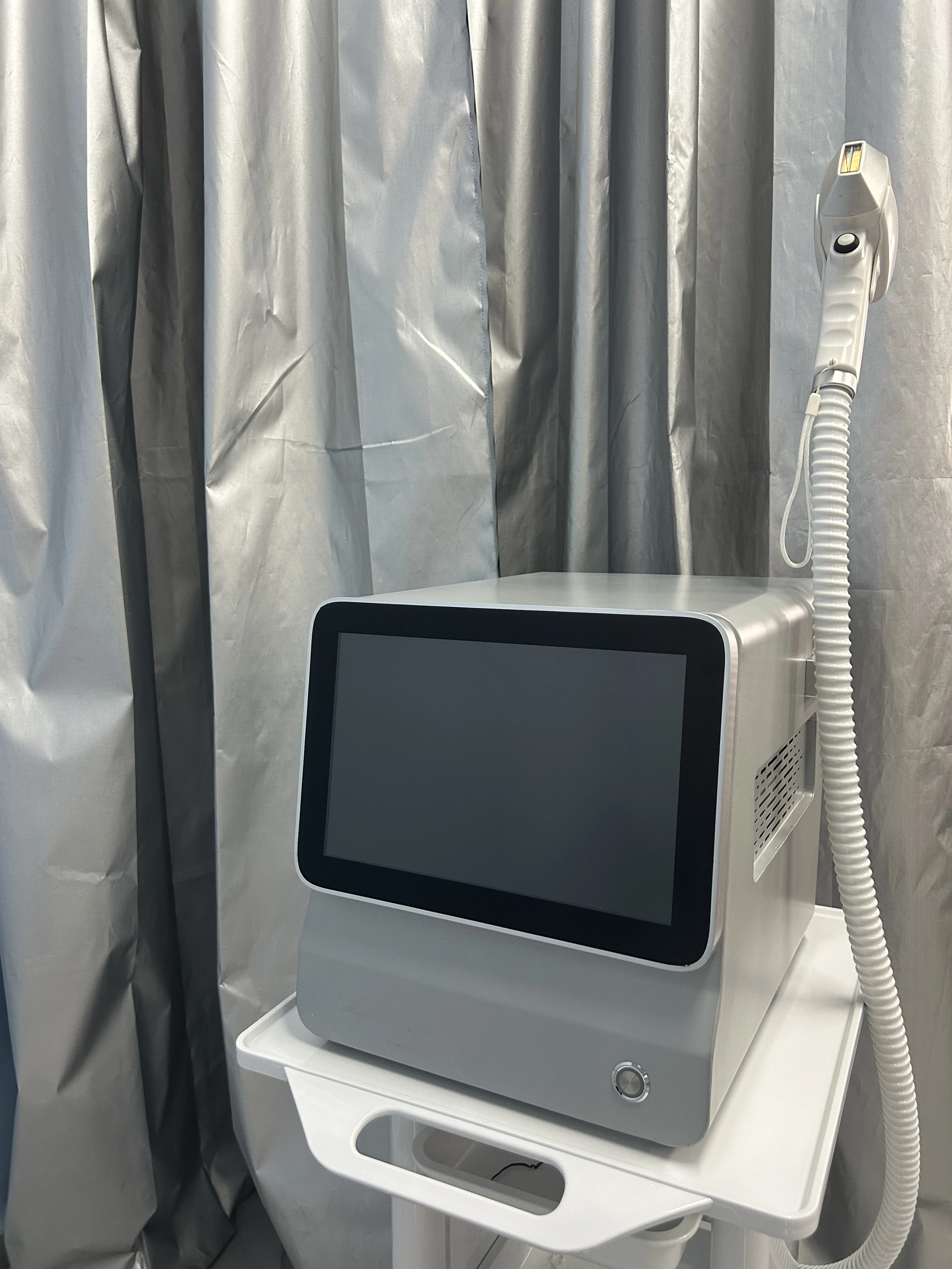 

Diode Laser Hair Removal Machine Professional Alexandrit Triple Wave 808 7551064nmWhite lce Titanium Laser Epilator 2025