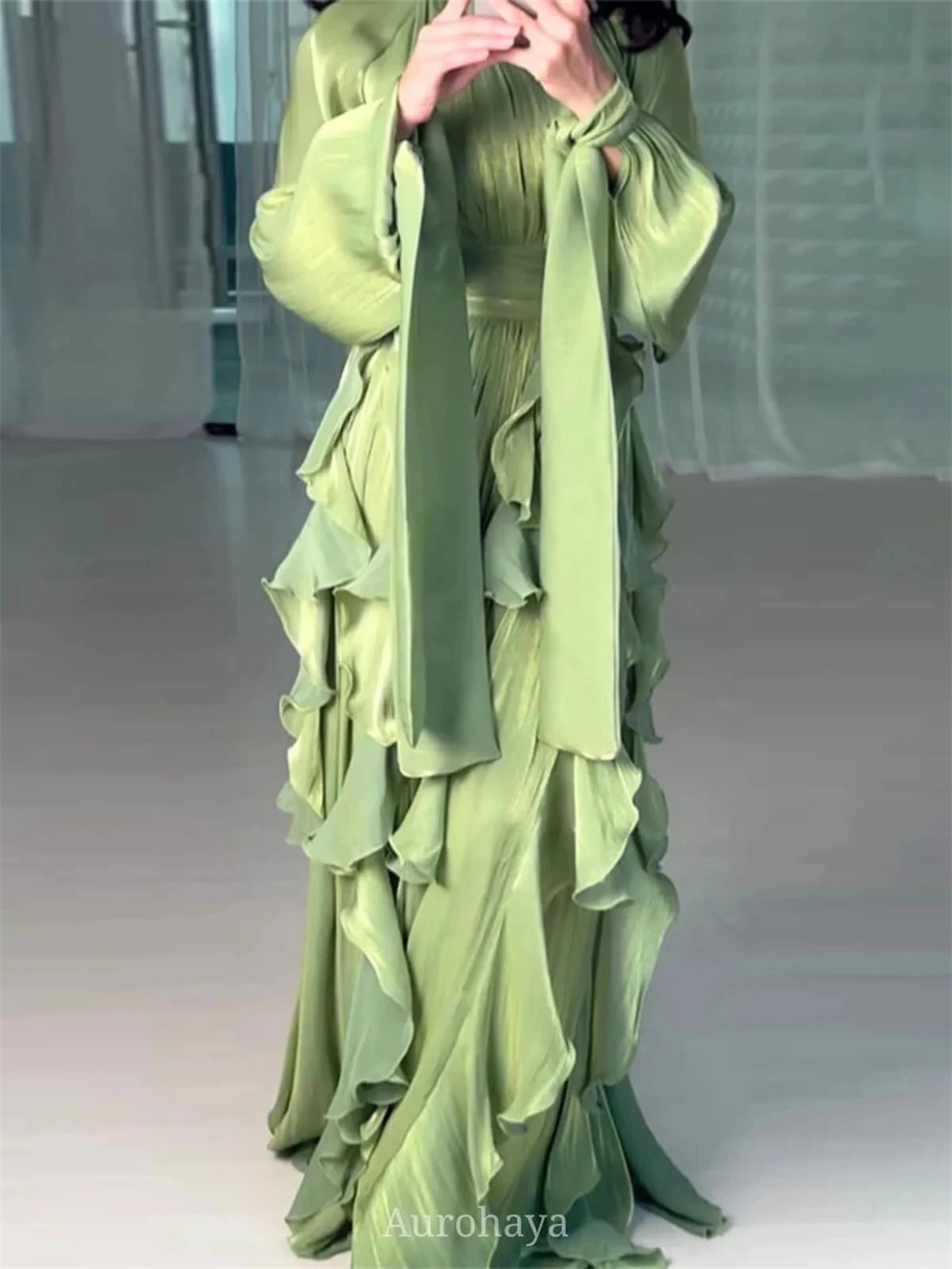 Sansa Personalizzato Collo Alto A-Line Manica Lunga Multistrato Pieghe Abito da ballo Elegante Abiti da Noche Pavimento-Lunghezza Serata Formale