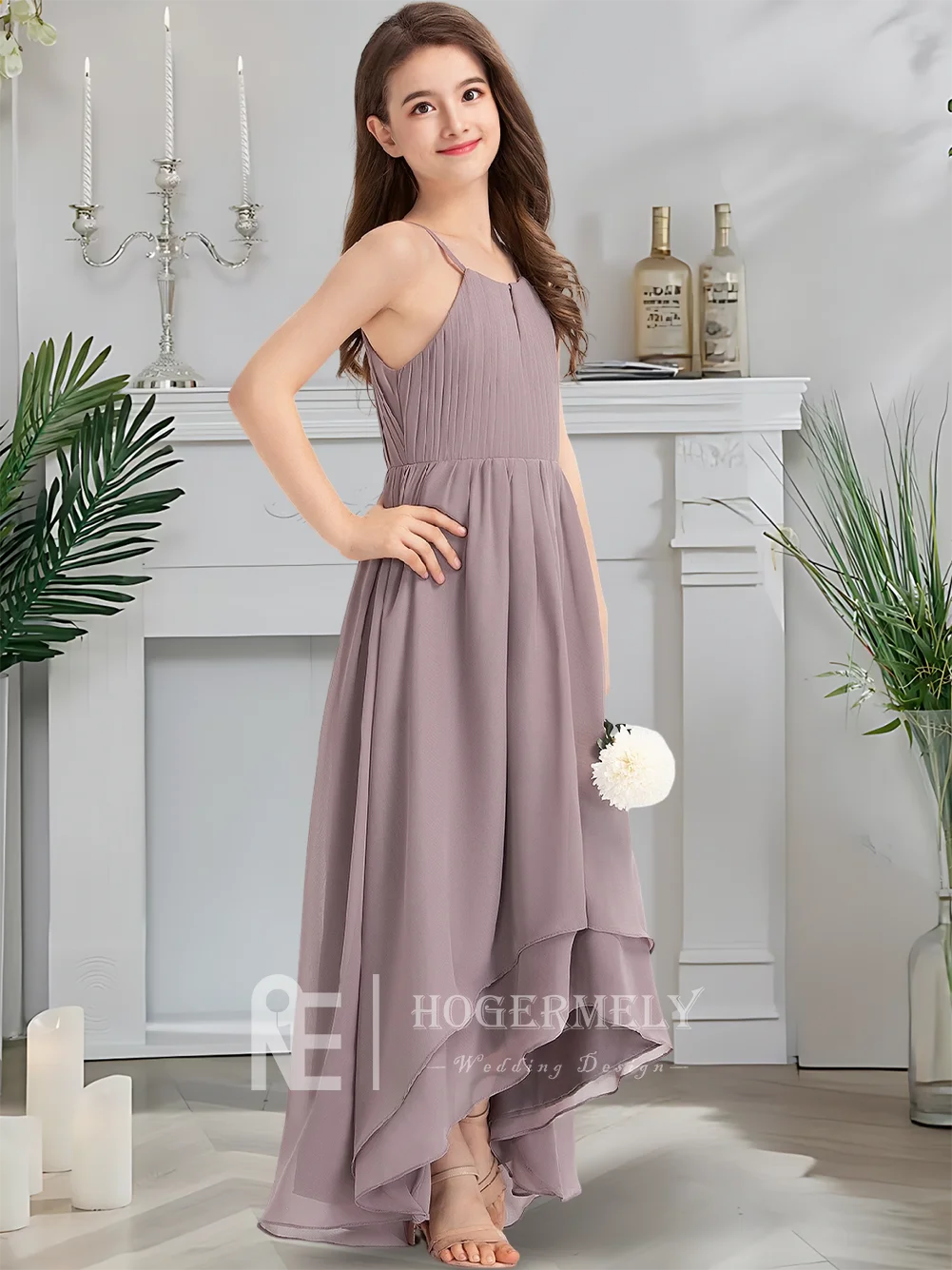 ​ โมเดิร์น A-Line Halter ชีฟองจูเนียร์ชุดเพื่อนเจ้าสาว Lilac ดอกไม้สาวชุดไม่สมมาตรงานแต่งงานชุดแต่งงานกับ SASH โบว์