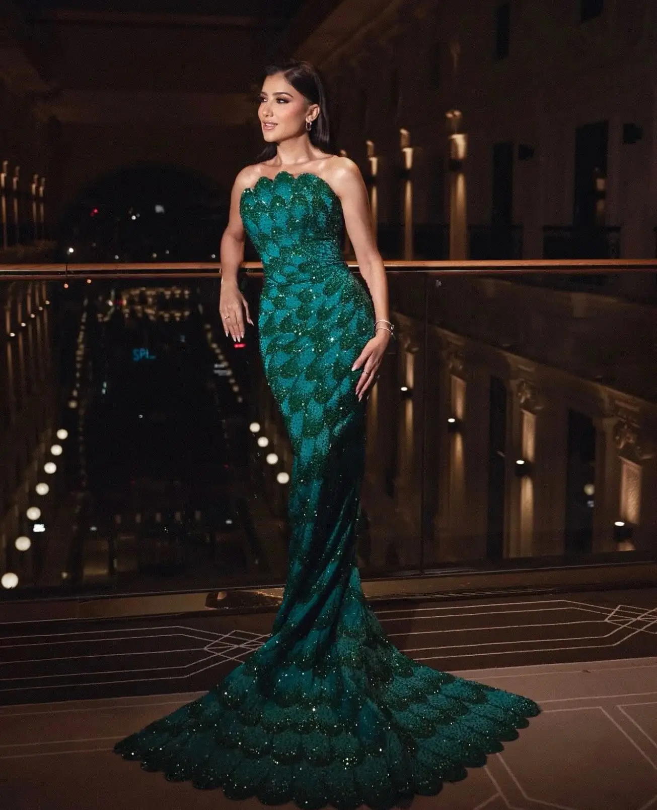 Sharon Said: Atemberaubendes smaragdgrünes trägerloses Meerjungfrauen-Abendkleid, langes arabisches Verlobungs-, Hochzeits- und festliches Partykleid SS601, maßgeschneidert. – Detail 5
