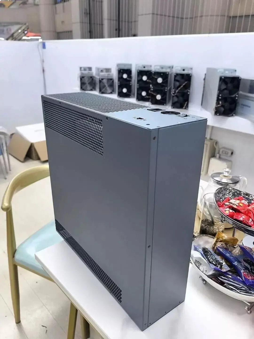 

TT BUY NOW BOMBAX MINER EZ100-C 4000M 760W ETC, ZIL, OCTA Ultra-Slient Miner