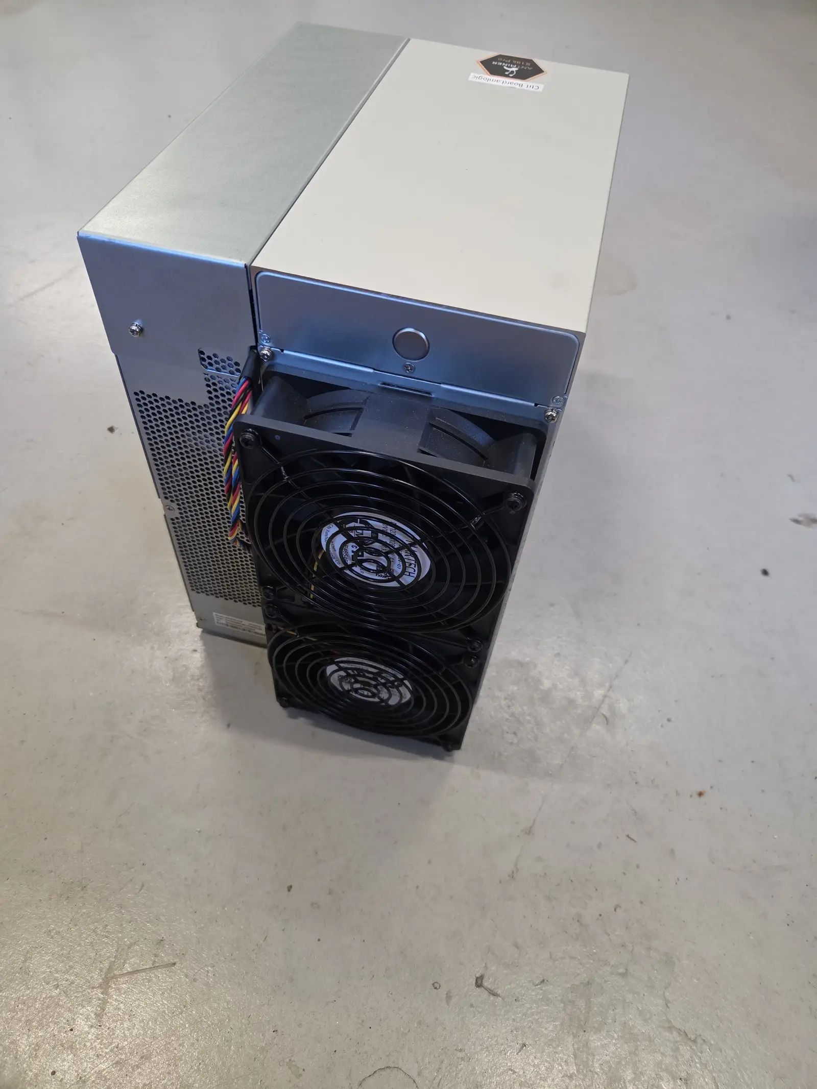 DIY COMPRE 2 LEVE 1 GRÁTIS Antminer S19k Pro 120TH Minerador Profissional de Bitcoin 2760W Máquina de Mineração ASIC SHA-256 Estável 24/7