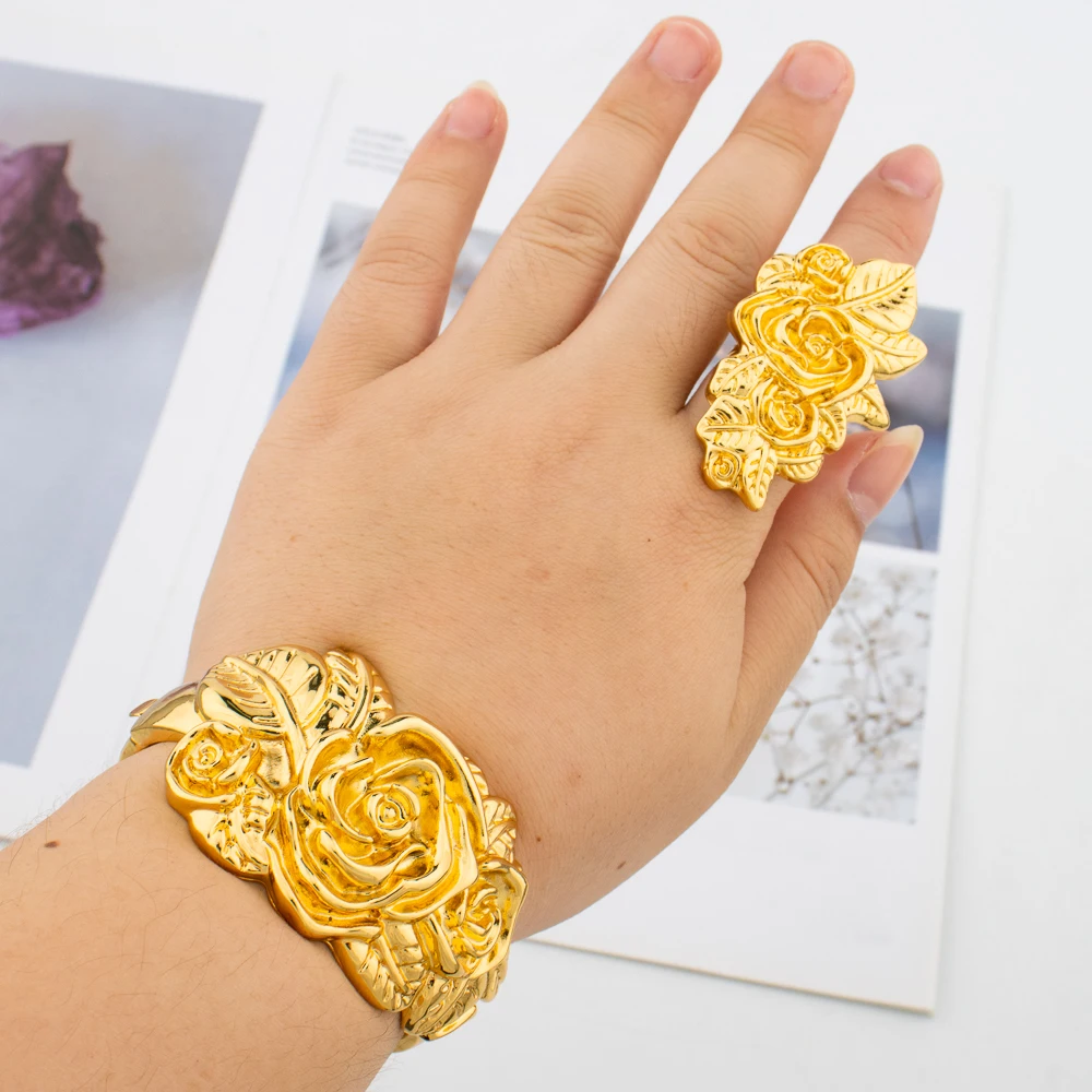 Überzogener Armreif und Ring-Set, modisches romantisches Rosendesign, hohles Armband, farbiges Schmuckzubehör für Hochzeiten – Detail 7