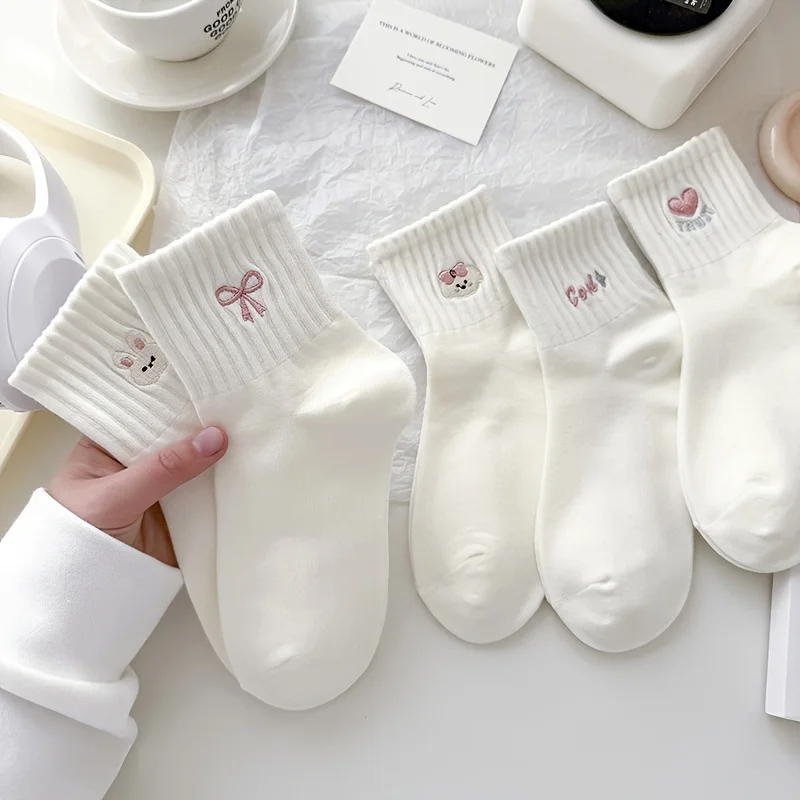 5 pares de meias femininas fofas de animal e coração com laço – textura canelada macia, branco com detalhes pretos, traje casual brincalhão f