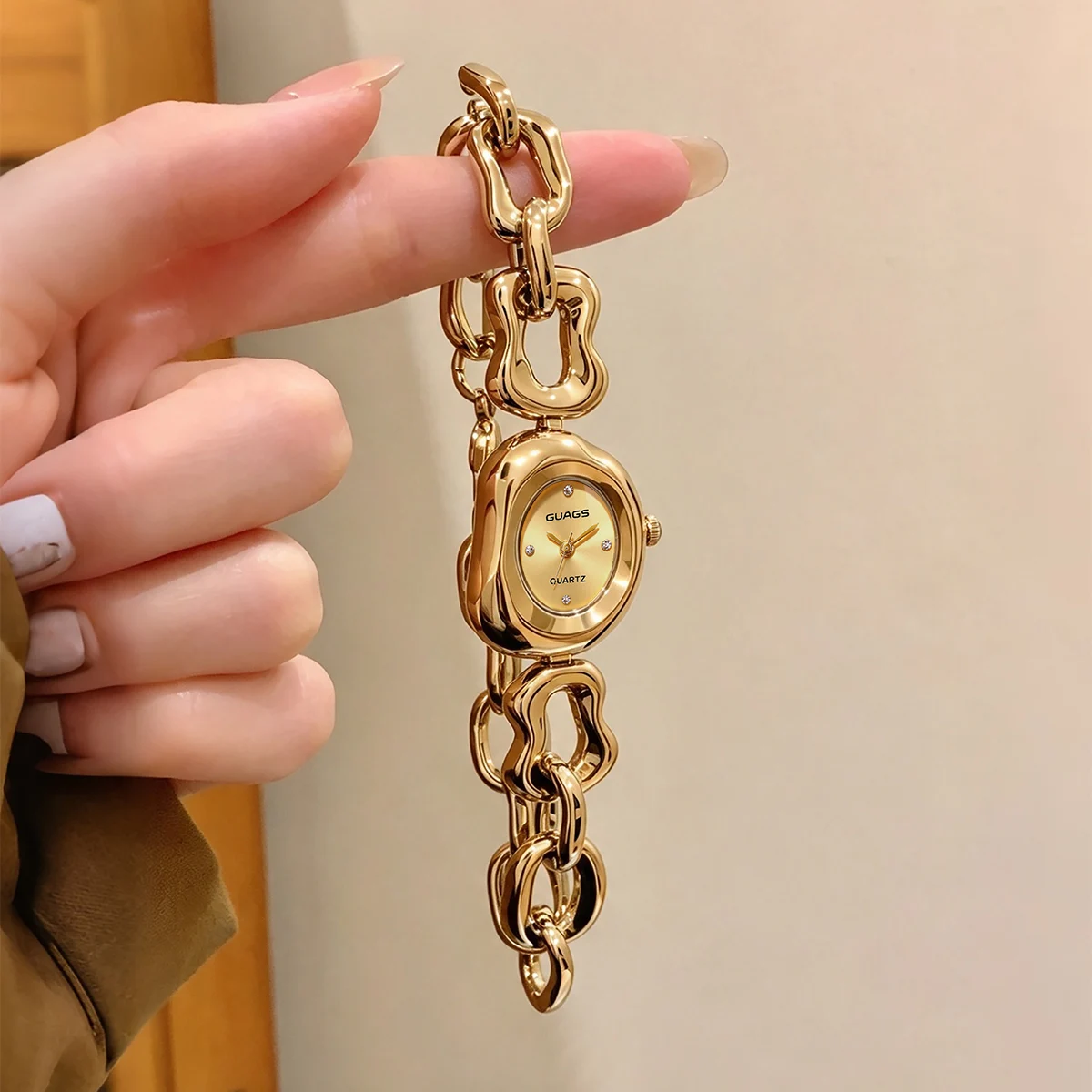 6-Piece Set, Women's New Asymmetrical Bracelet-Style Watch with Waterdrop Jewelry Set, Jewelry Includes Bracelet, Necklace, Earrings, and Ring, Exquisite and Fashionable, Suitable for Daily Wear, Vacation, Dating, and Parties, an Excellent Holiday Gift.
