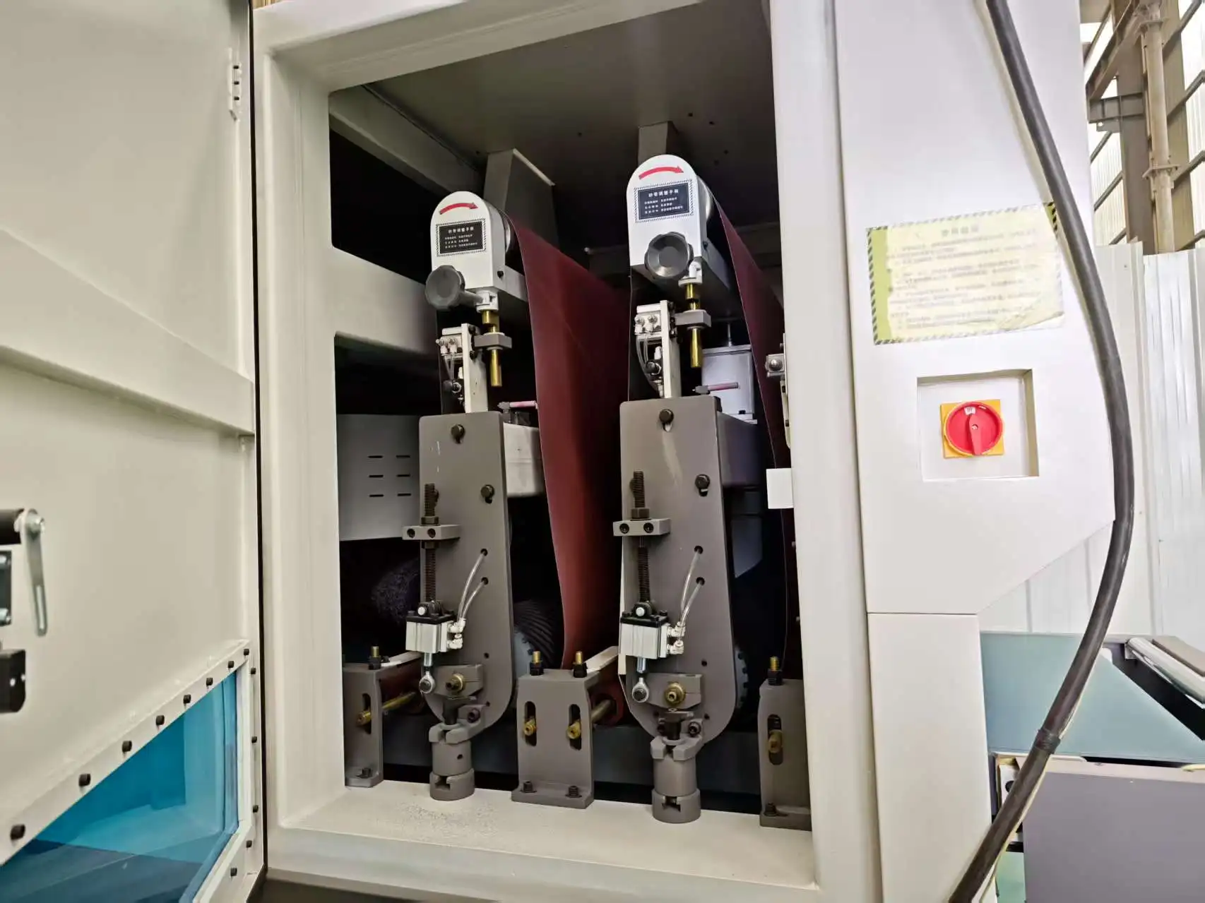 Machine d'ébavurage et de brossage de haute qualité, adaptée à la découpe laser au plasma