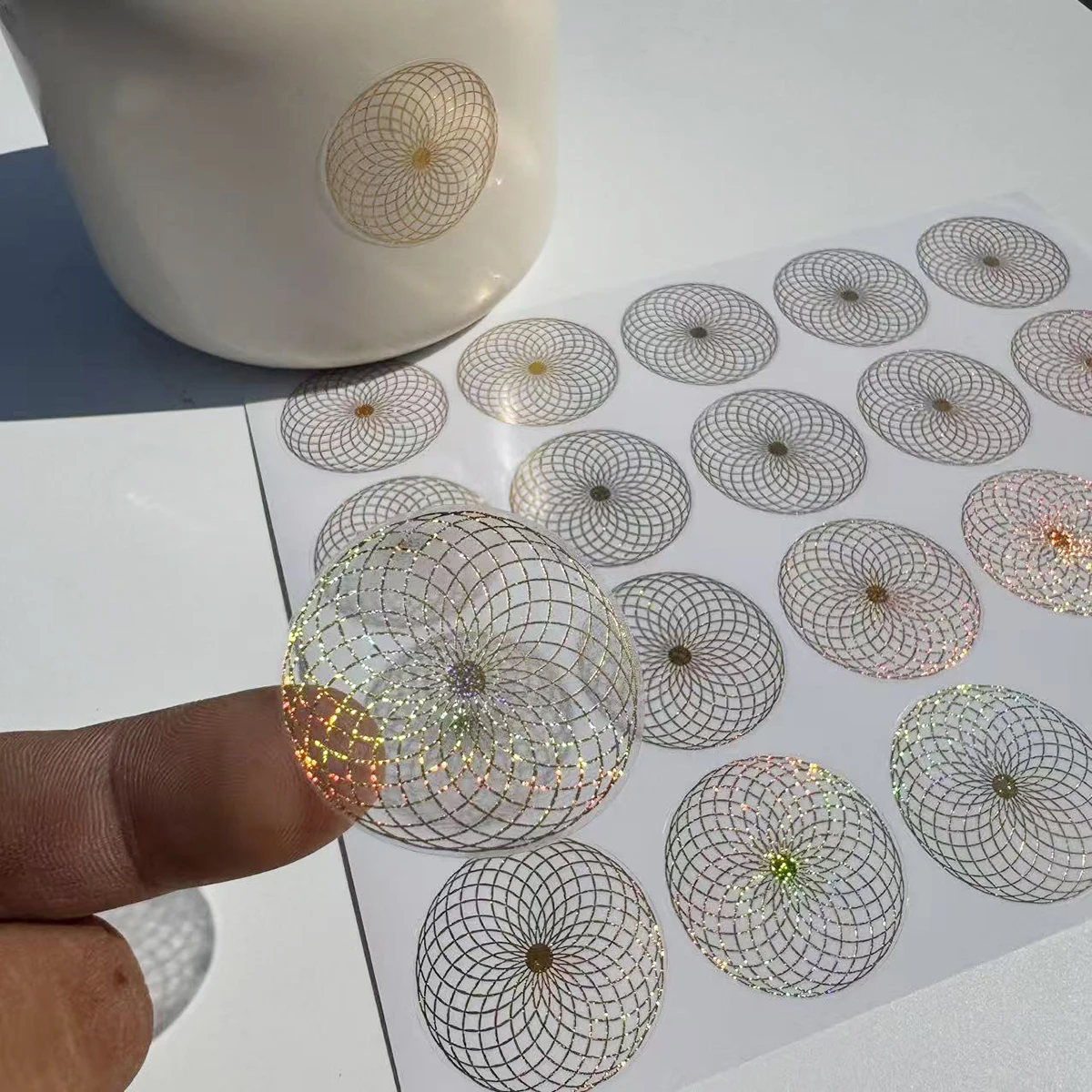 100 قطعة من ملصقات الدائرة الهندسية الذهبية المجسمة - ملصقات سجل القصاصات على طراز ماندالا مقاس 1.5 بوصة، أختام لاصقة معدنية