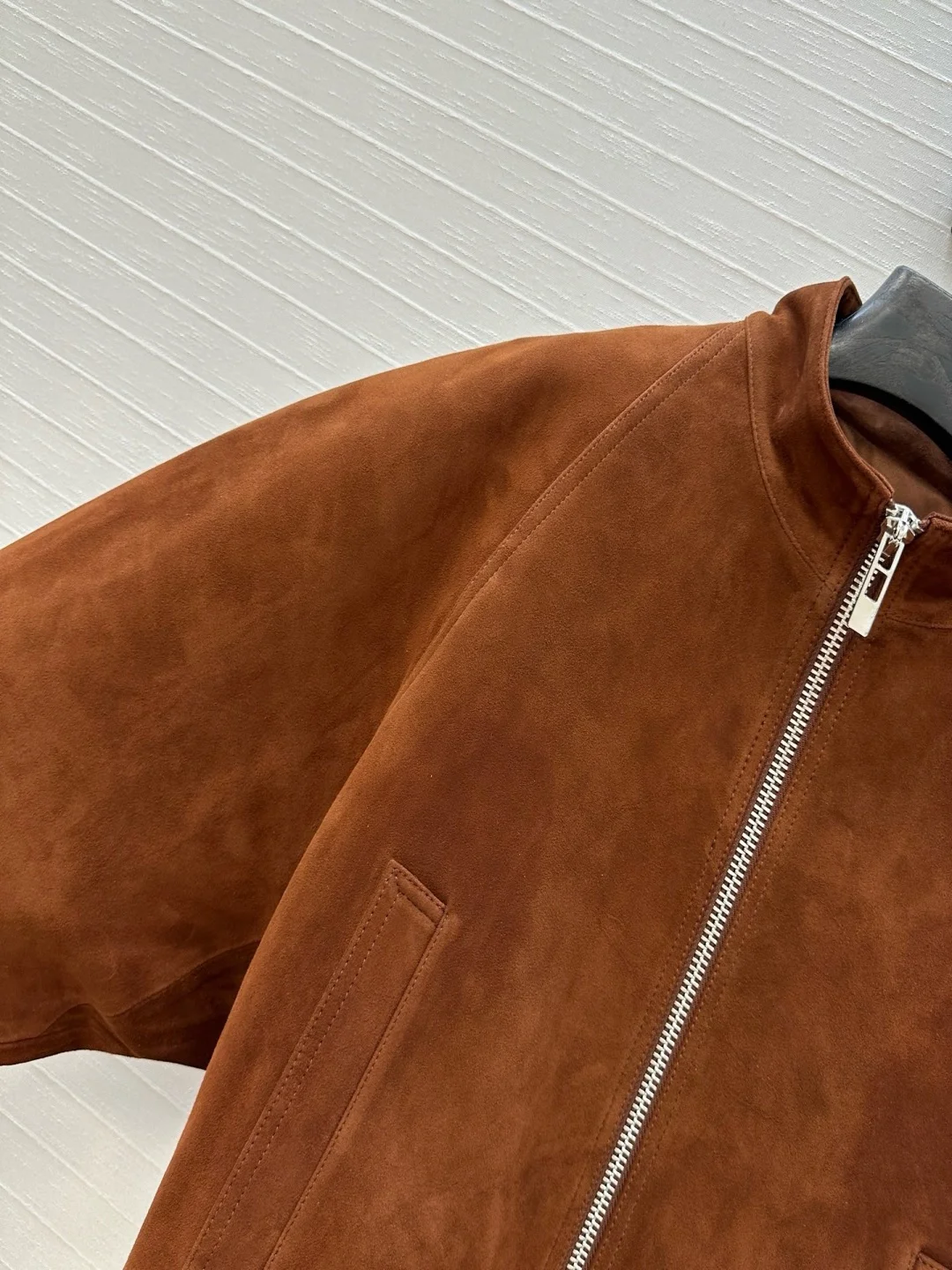 Giacca da moto in pelle scamosciata, cappotto in pelle bordeaux, giacca da motociclista moderna da donna, capispalla vintage chic, cerniera oversize
