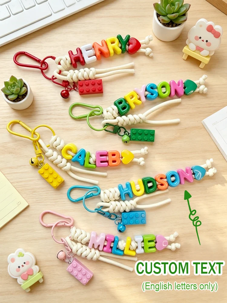 1 Stück personalisierter Schlüsselanhänger mit Quaste und Glöckchen – handgefertigter geflochtener Taschenanhänger, personalisiertes Taschenaccessoire, Abschlussgeschenk – Detail 5