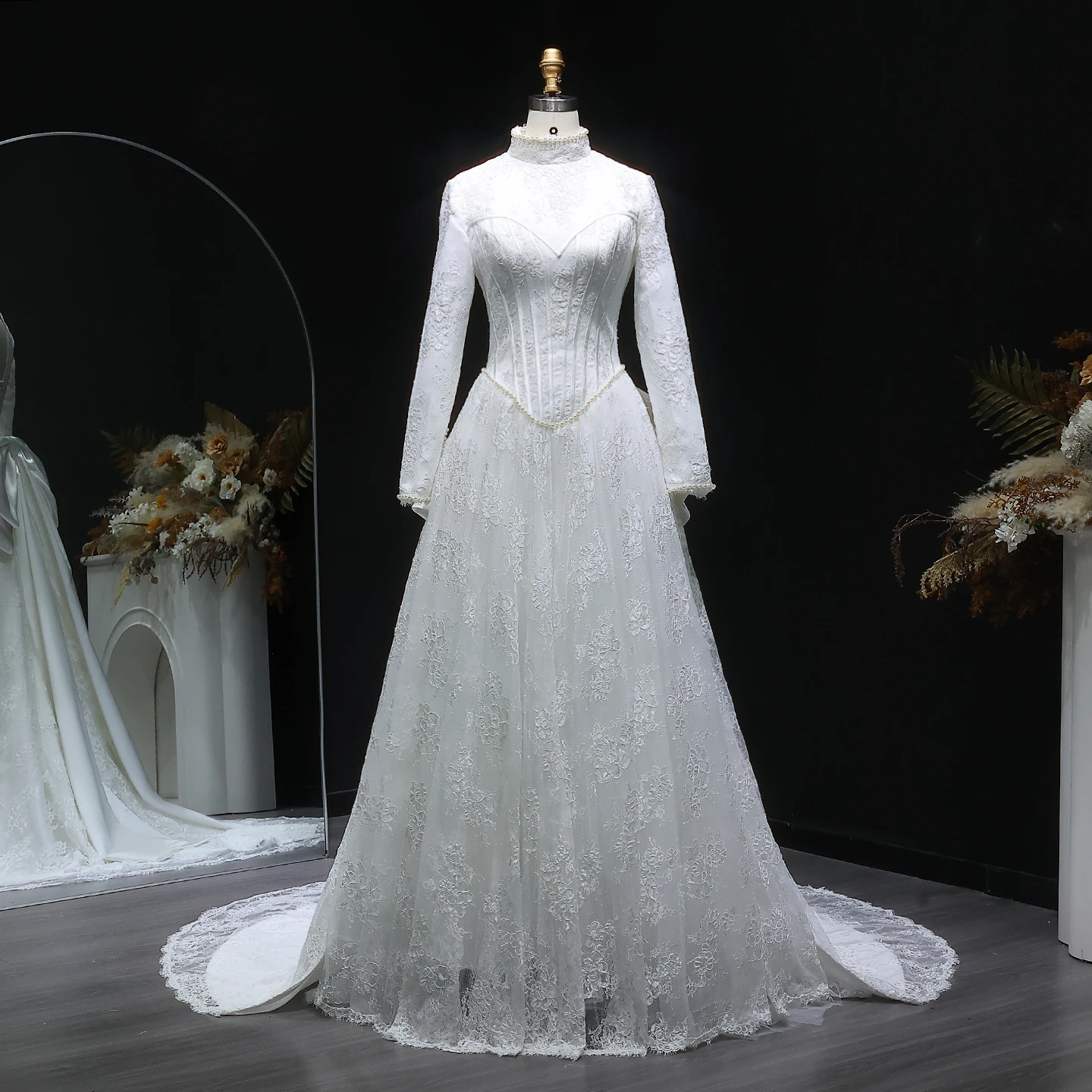 Sharon Said Elegante abito da sposa con scollo a cuore in raso avorio drappeggiato basco con strascico a spazzola Abiti da sposa 2025 SW010 Personalizzato