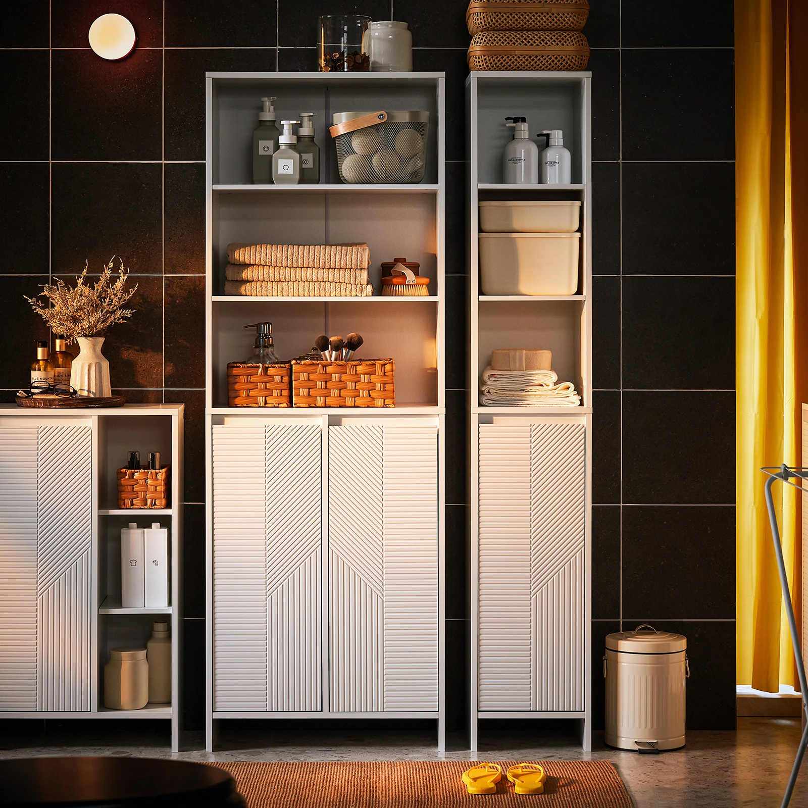 SoBuy BZR155-W Schmaler Badezimmerschrank mit Wäschekorb, Bad Hochschrank mit Türen & Regal für Badezimmer 60x30x171 – Detail 3