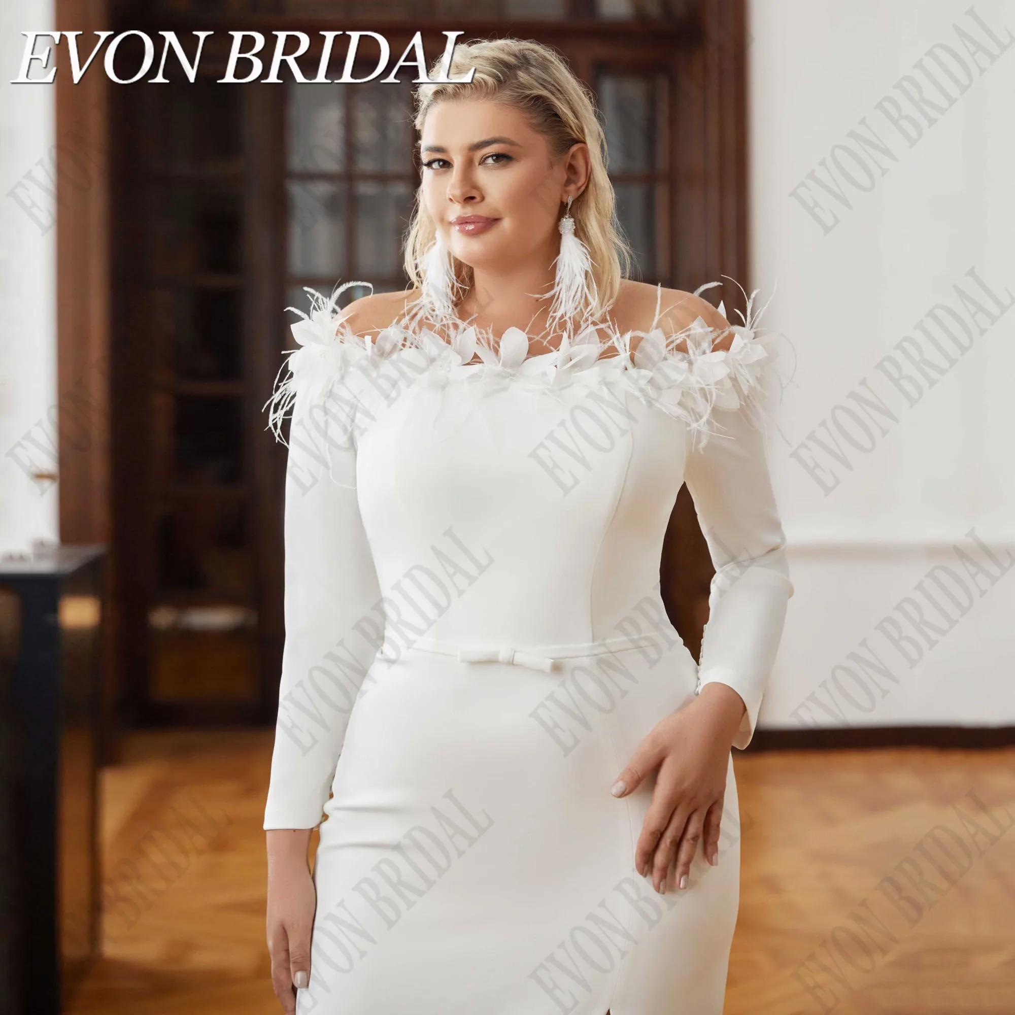 Evon Braut plus Größe Federn Brautkleider für Frau Meerjungfrau Boots hals lange Ärmel Seite geteilt Satin Vestidos de NoviaEVON BRIDAL Plus Size Federn Brautkleider Für Frau Meerjungfrau Boot Hals Lange Ärmel Seite Sp