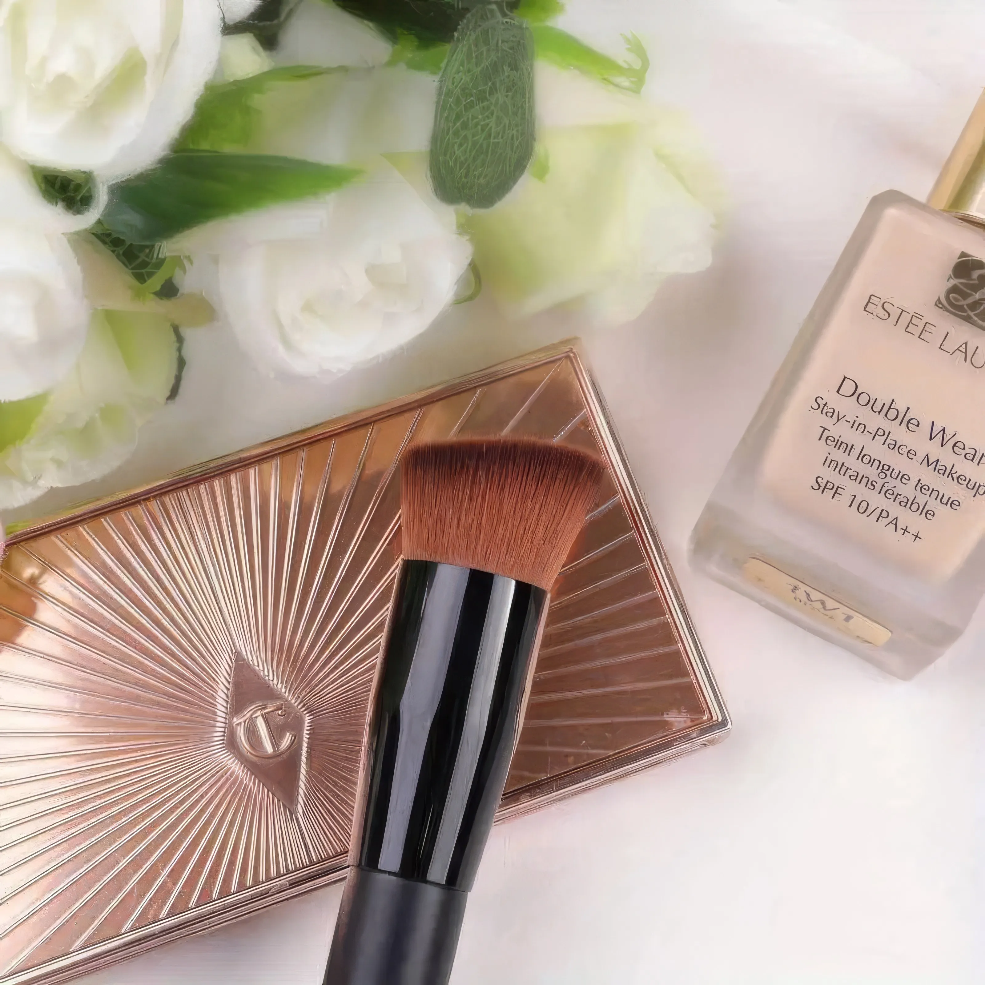 1 pinceau de maquillage noir, facile à utiliser, design rainuré, repose-paume stable, adapté au liquide, à la crème et à la poudre