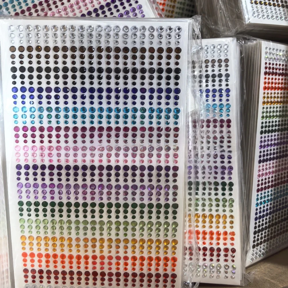 15 Farben Kristall-Strass-Aufkleber für das Gesicht, 900 Stück, gemischte Größe, Augen-Make-up, Juwelen, Edelsteine, glitzert, Dekorationen, Festival-Aufkleber