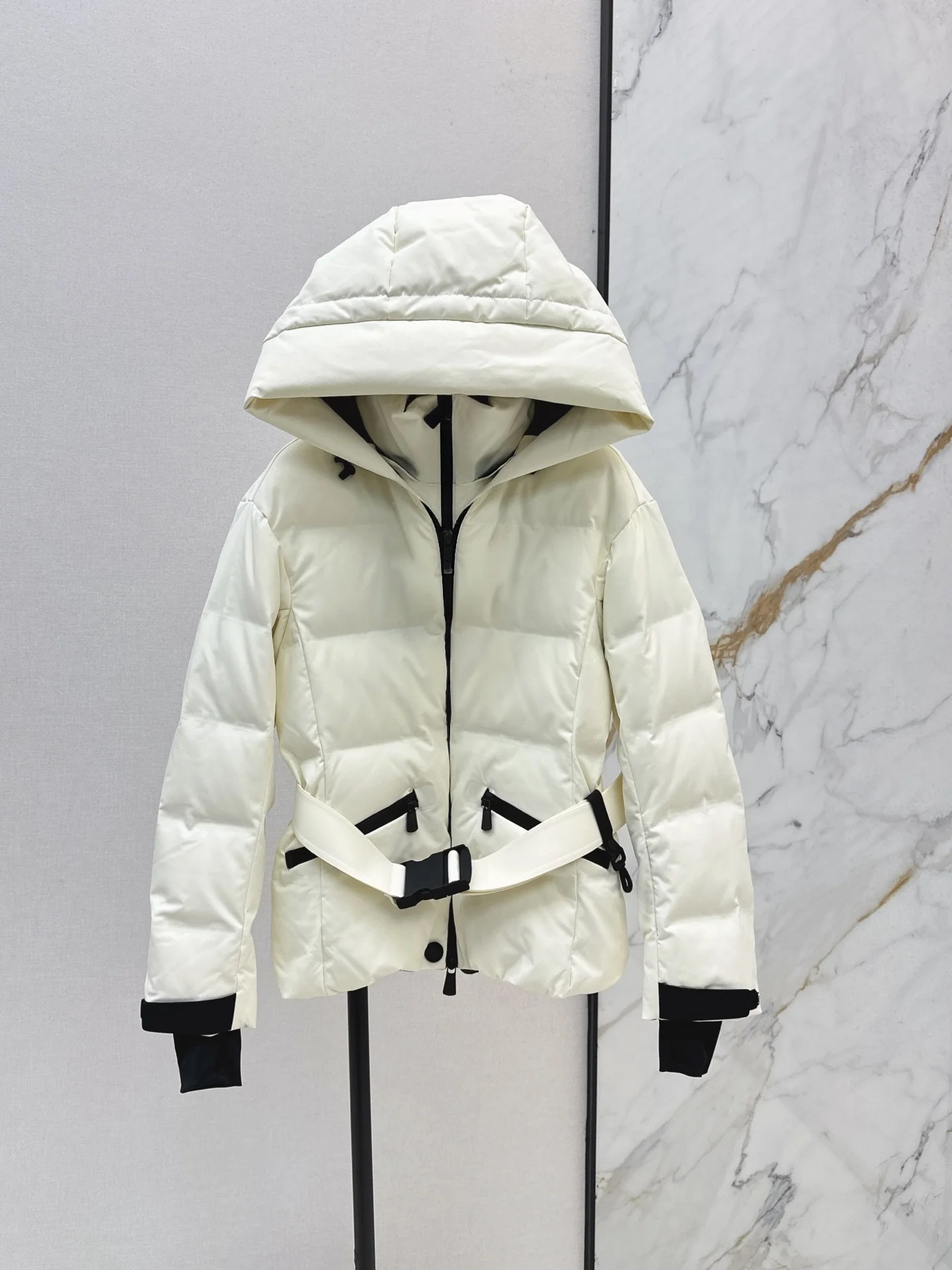 2026 Women Winter Hooded Belt Waist Slim Short Warm Coat ZX7405