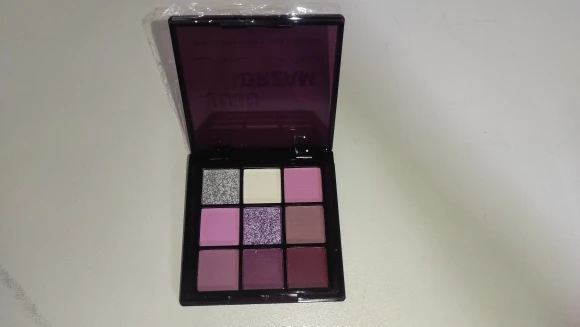 Purple Eyeshadow Palette -9 natural and shimmery finish colors for a long-lasting smoky eye makeup photo review