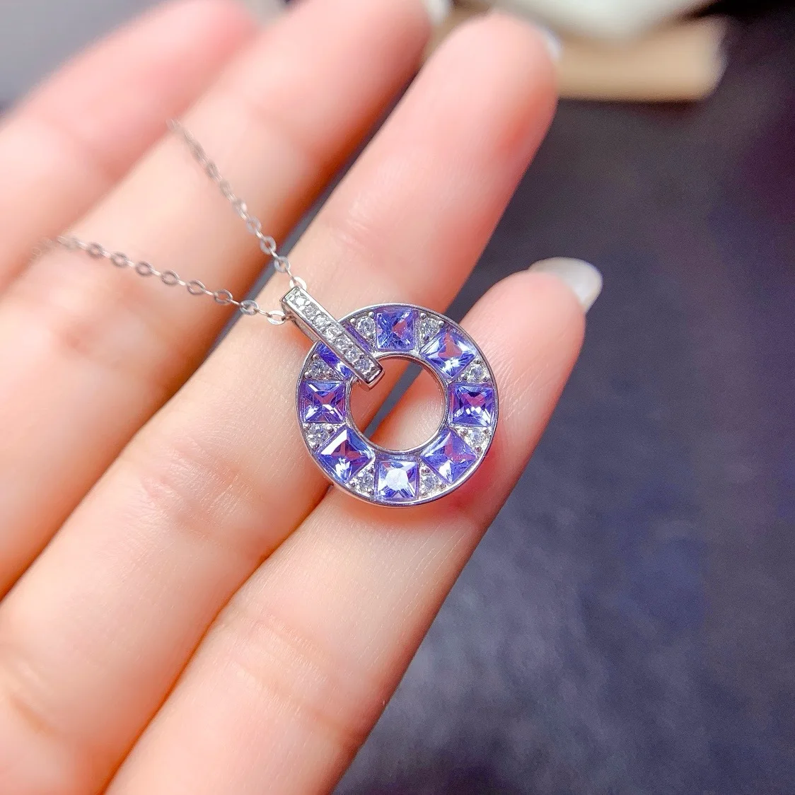 

Boutique Jewelry Girl Pure Natural Tanzanite Necklace Pendant 925 Pure Silver Plated Platinum Christmas Wreath Gift for Girlfrie