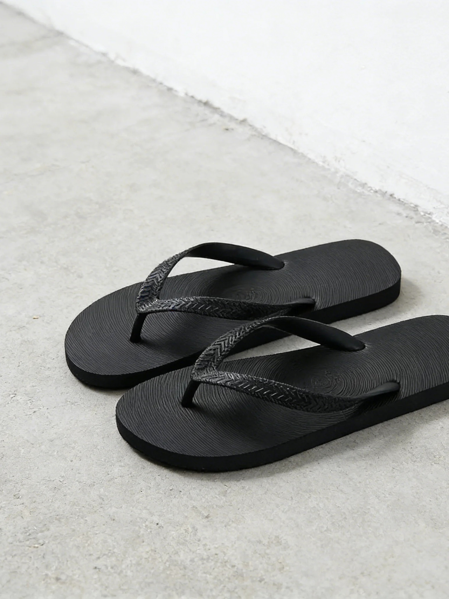 

Летние дышащие шлепанцы с резиновой подошвой, удобные пляжные тапочки для отдыха на открытом воздухе.