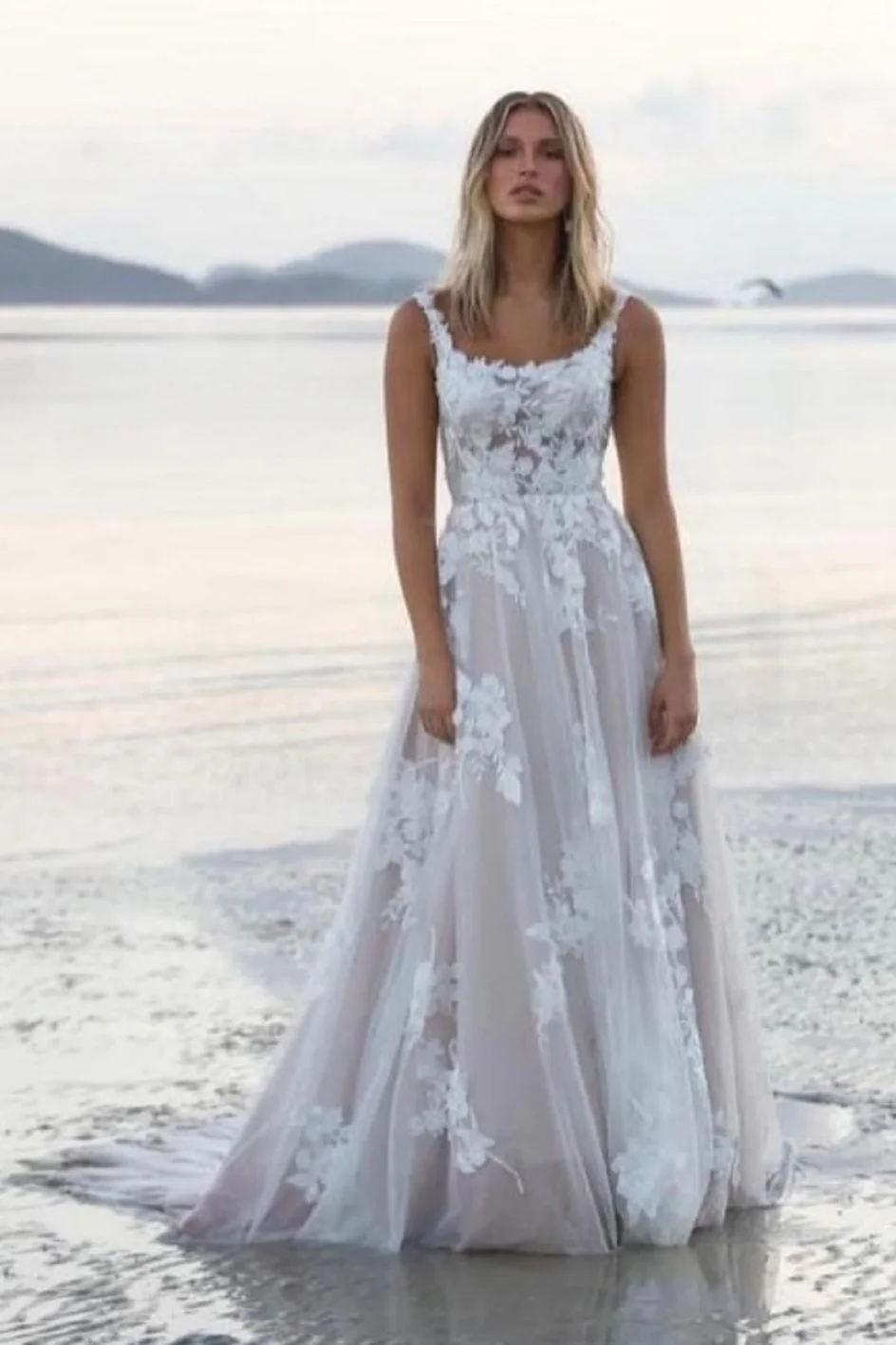 

Luxury Wedding Dress Applique Square Neck A Line Beach Wedding Gown for Bride 2024 Backless Illusion Summer Bridal Dress Custom