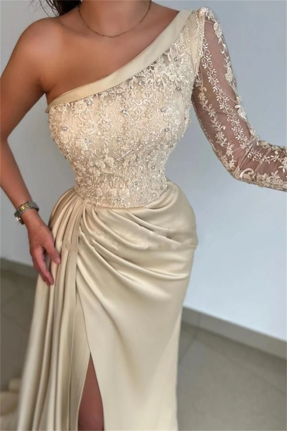 EINE Linie Abend Prom Kleider Elegant Eine Schulter Satin Langarm Spitze Applique Perlen Rüschen Split Zweite Empfang 2023