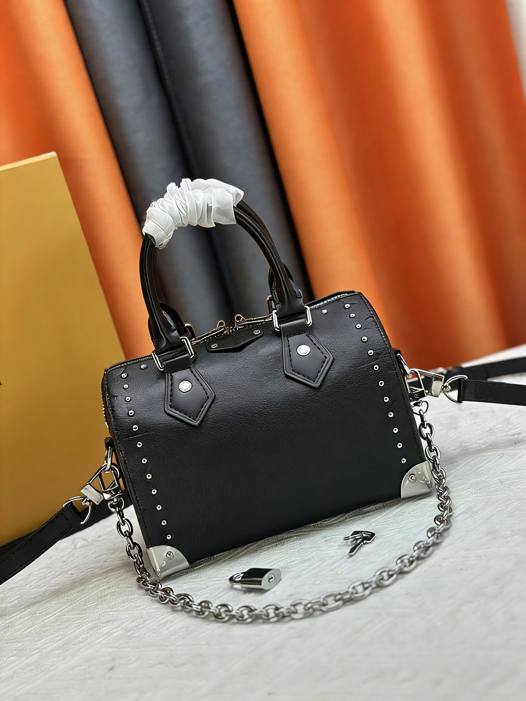 

Новая черная женская сумка-подушка 2026 года с цепочкой через плечо — универсальный и изысканный стиль на каждый день, 20.5*13.5*11см