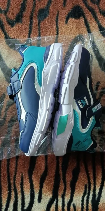 Autumn and Winter Children's Shoes, Boys' Sports Shoes, Leather Surface, Breathable, Non-Slip, Versatile Sports Shoes for Middle-Aged and Older Children, Elementary School Students photo review