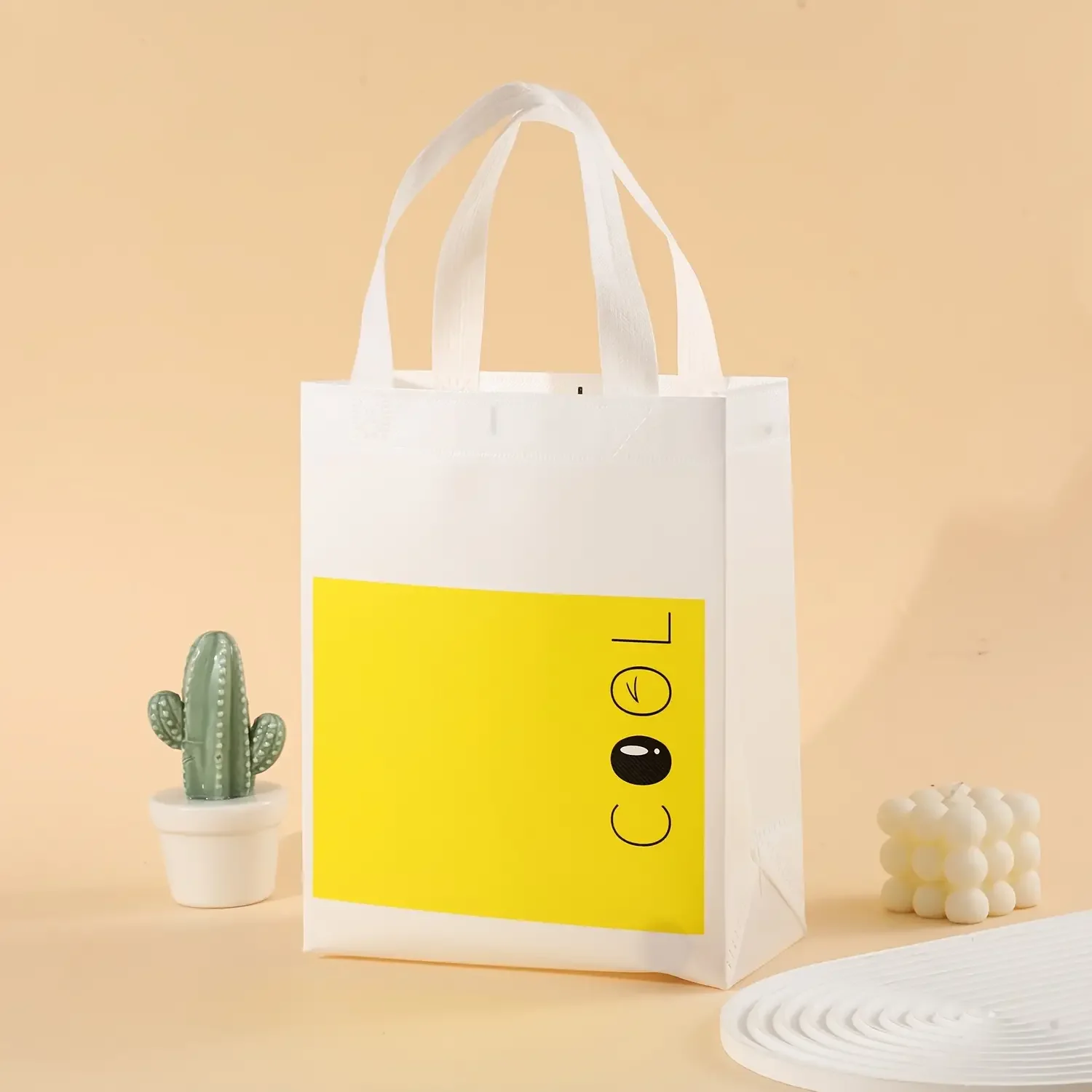 12pcs Thickened 7.87x10.24x3.94 inch Smile Non-Woven Gift Bags, Shopping Bags, Birthday Party Gift Bags, Thanksgiving Gift Bags