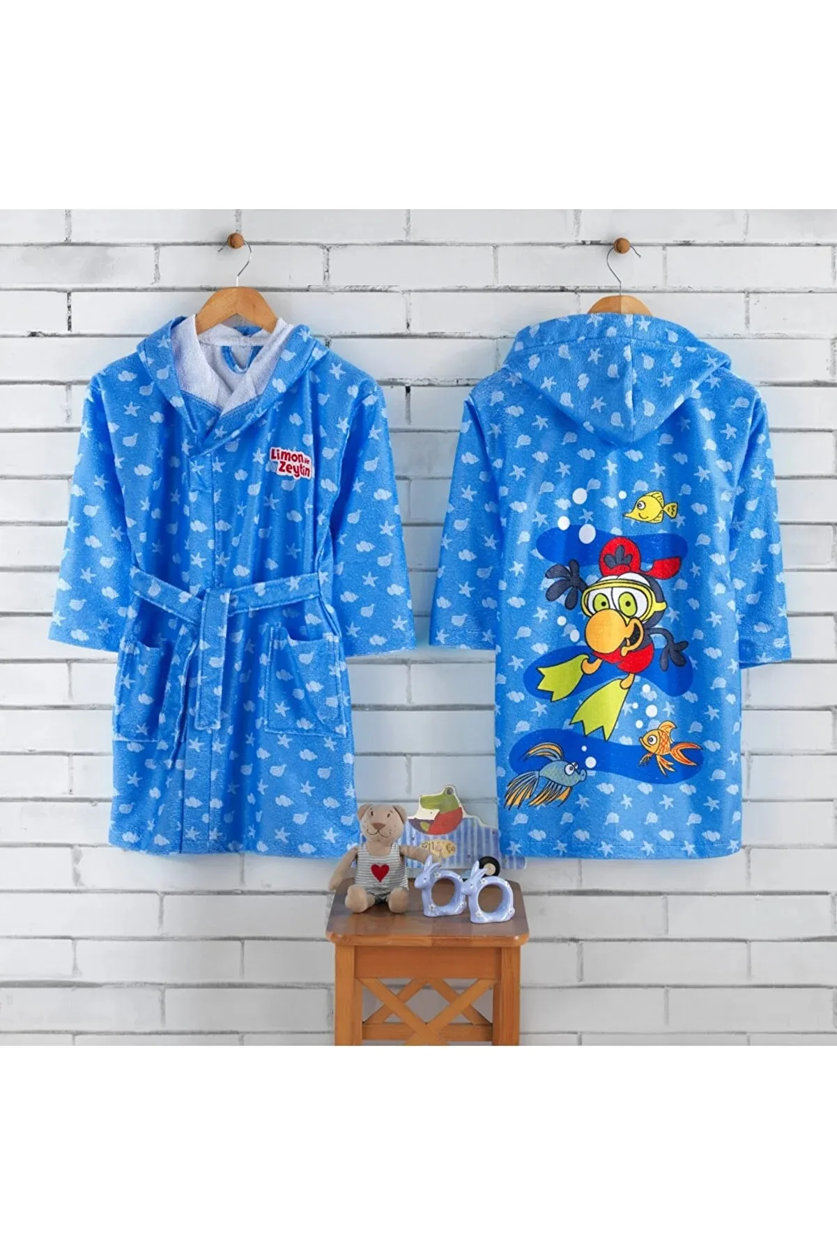 Lemon Olive, Blue, Licensed Children's Bathrobe Set Enjoy Luxurious Comfort. Our Product is Produced From 100% Cotton Yarn