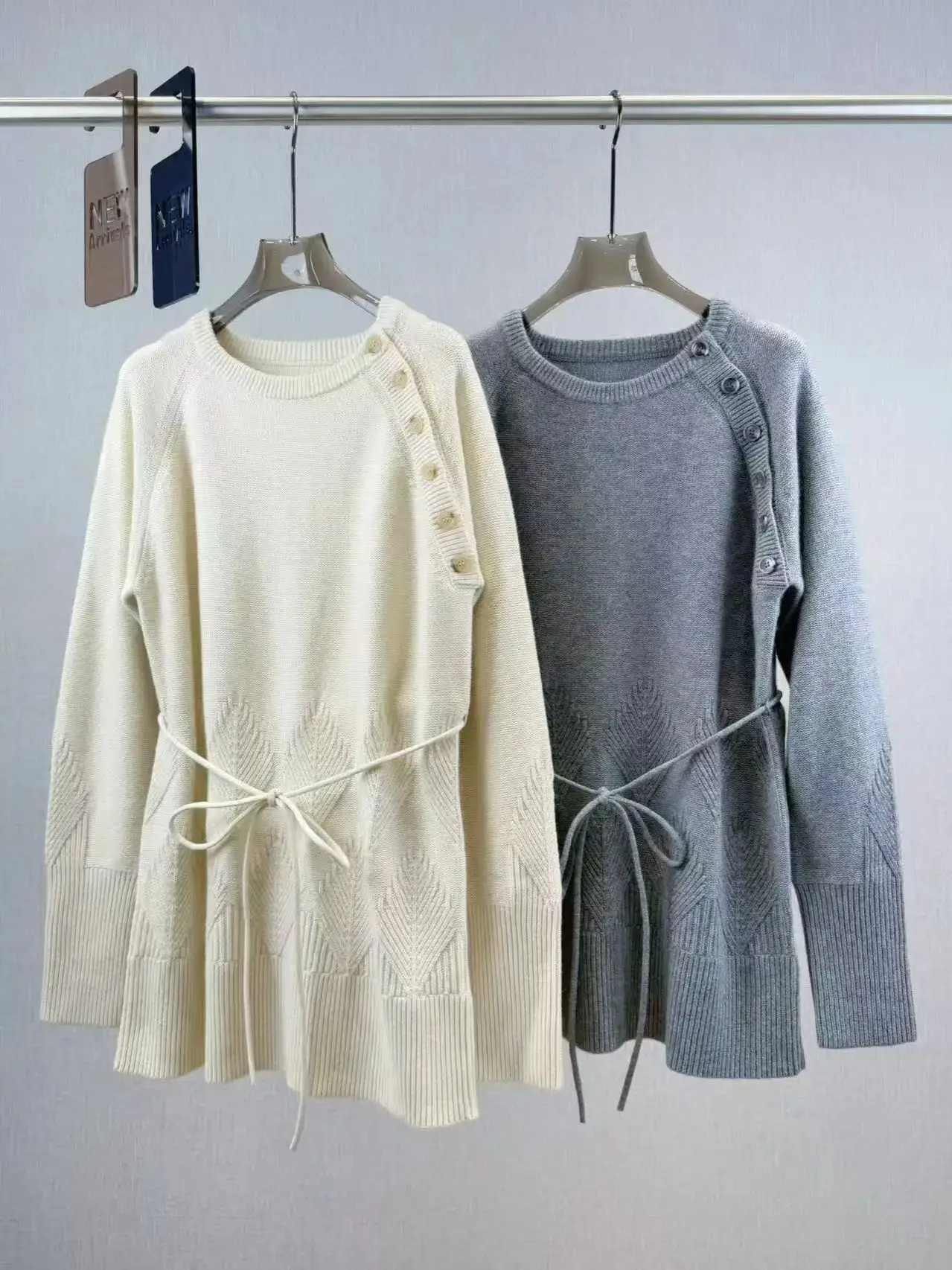 

Solid color cashmere-wool button-decorated tie-waist long sleeve pullover