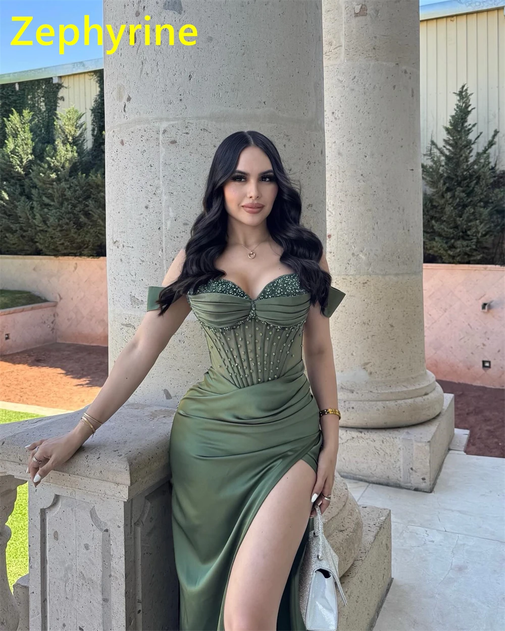 فستان سهرة من الساتان الأخضر البسيط بتصميم حورية البحر مخصص على شكل قلب كلاسيكي مكشوف الكتفين لحفلات العودة للوطن فيستدو دي فيستا