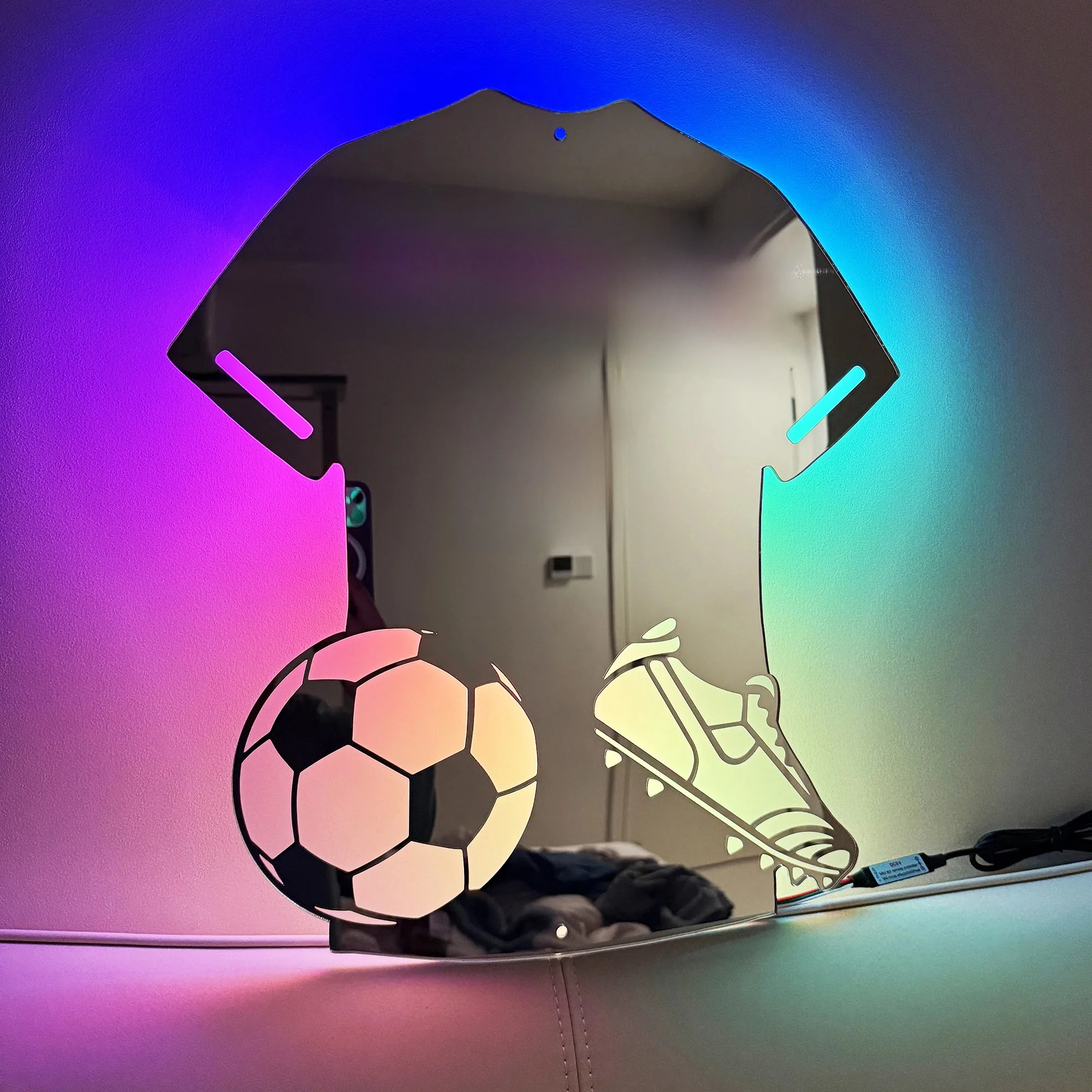 Gepersonaliseerde LED voetbalshirt spiegellicht - aangepaste naam/nummer USB wanddecoratie, verjaardags-/vaderdagcadeaus voor voetbalfans - afbeelding 2