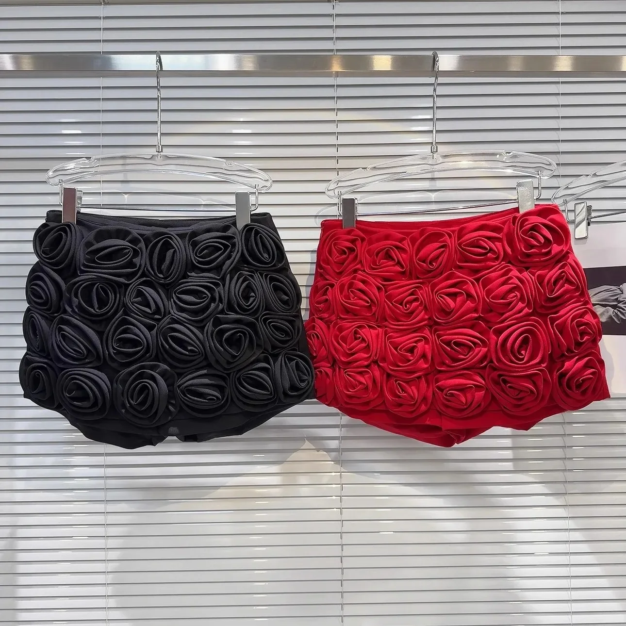 Jupe décorative de fleur de rose tridimensionnelle pour dame célèbre, petit parfum, tempérament, petits objectifs, nouveau, automne, 2024